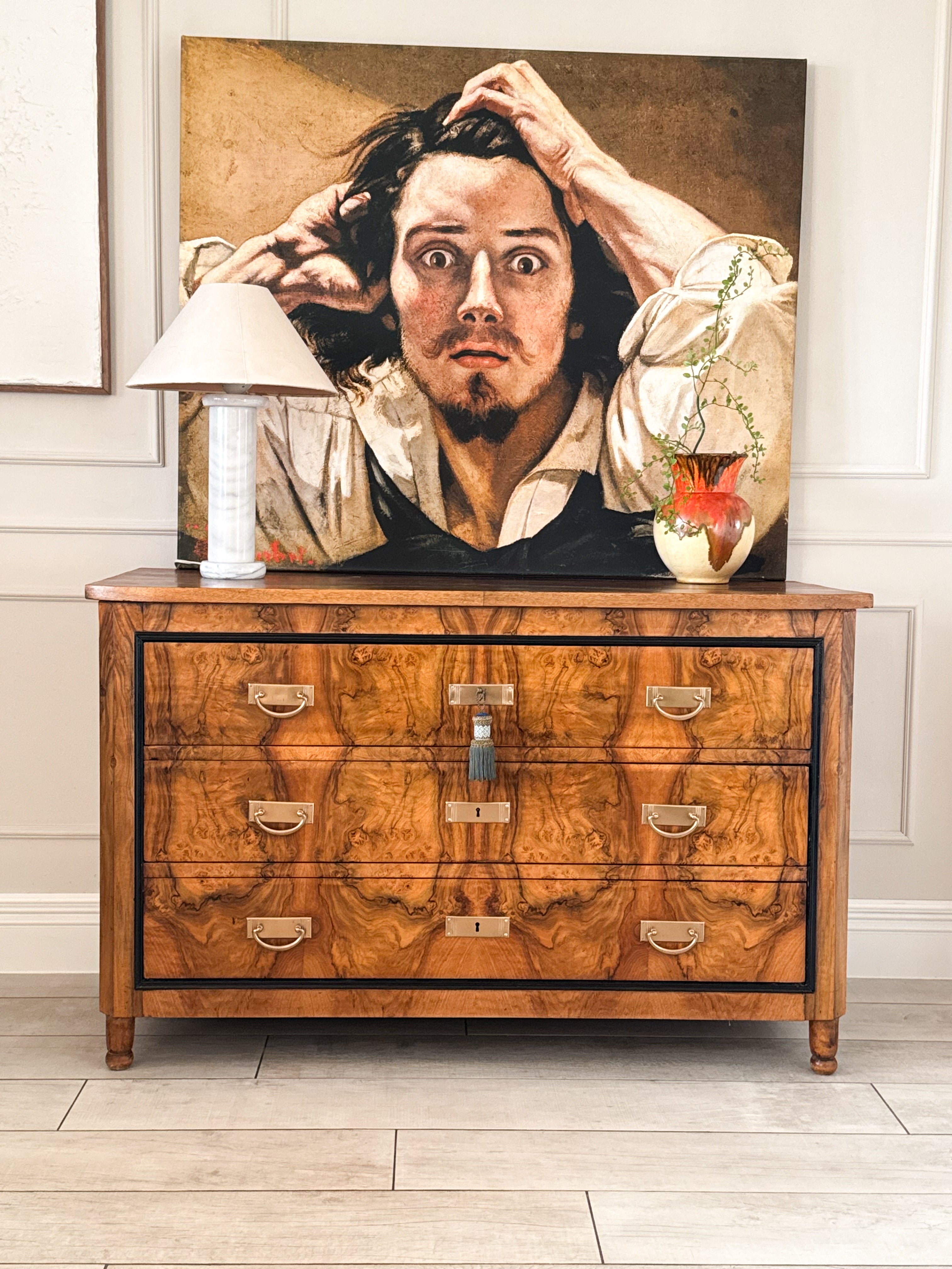 ANTIKE FRANZÖSISCHE KOMMODE AUS NUSSBAUM