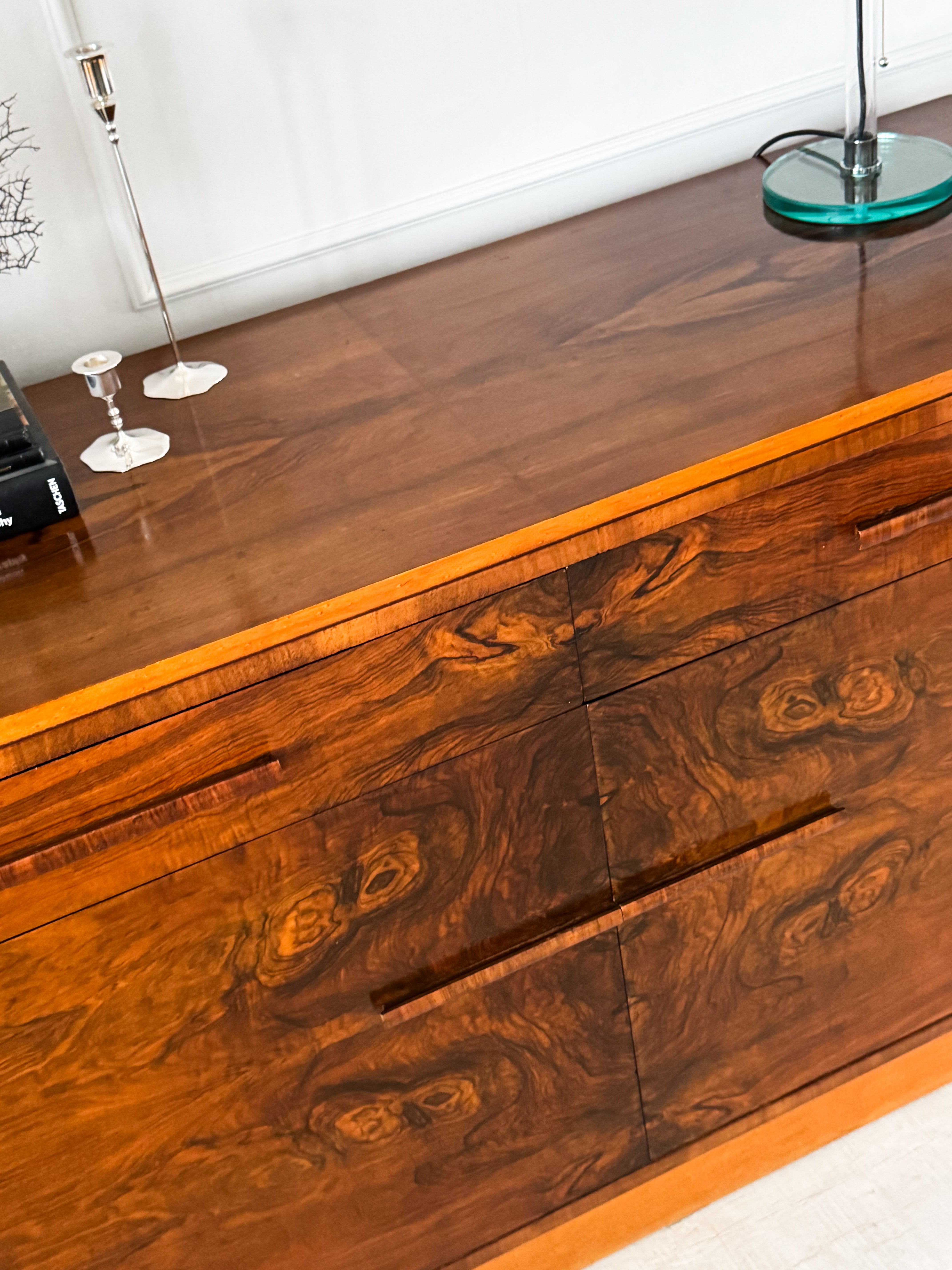 ART DECO SIDEBOARD AUS NUSSBAUM ZEITLOS UND ELEGANT