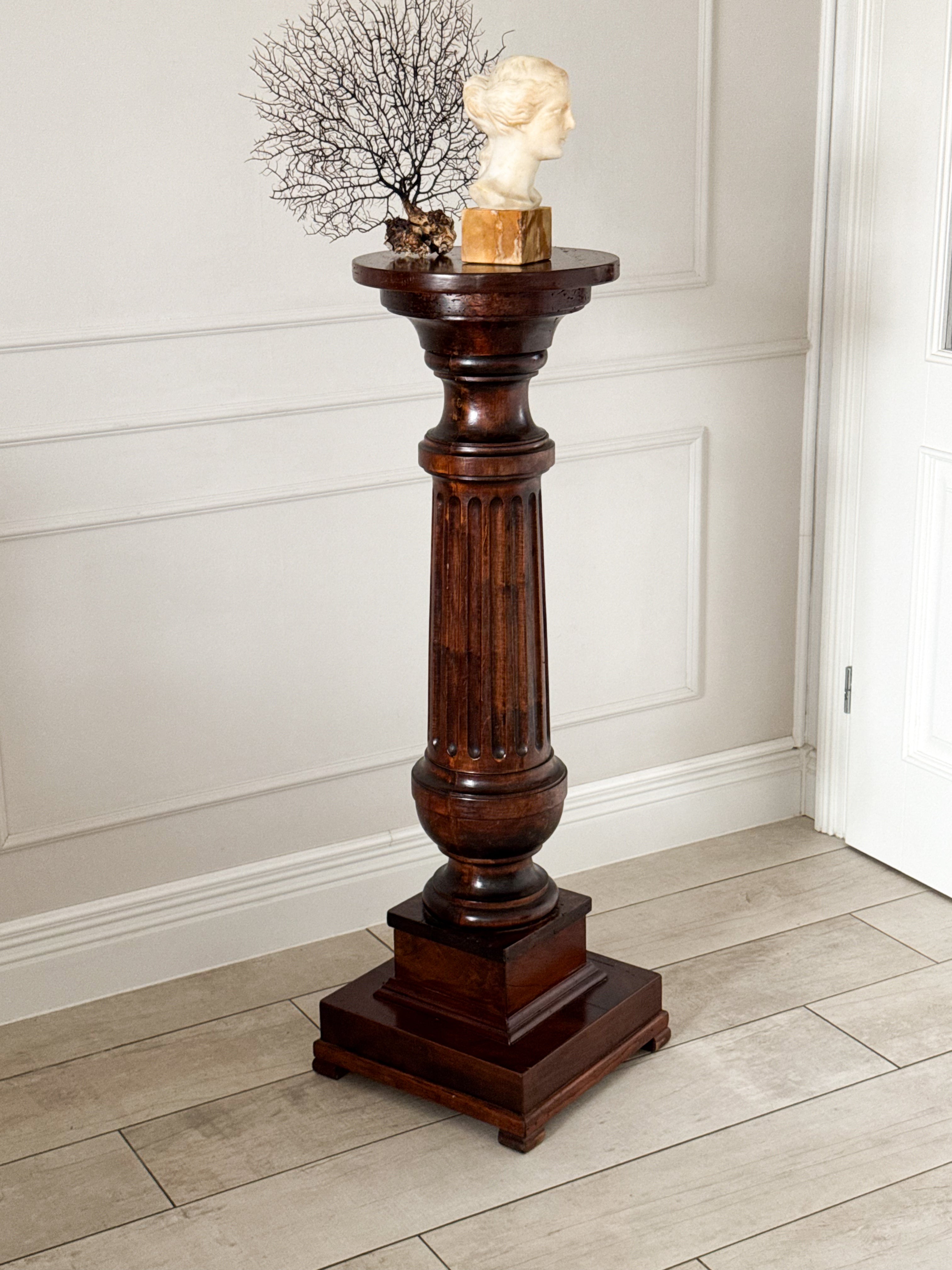 ANTIQUE COLUMN MADE OF SOLID WALNUT