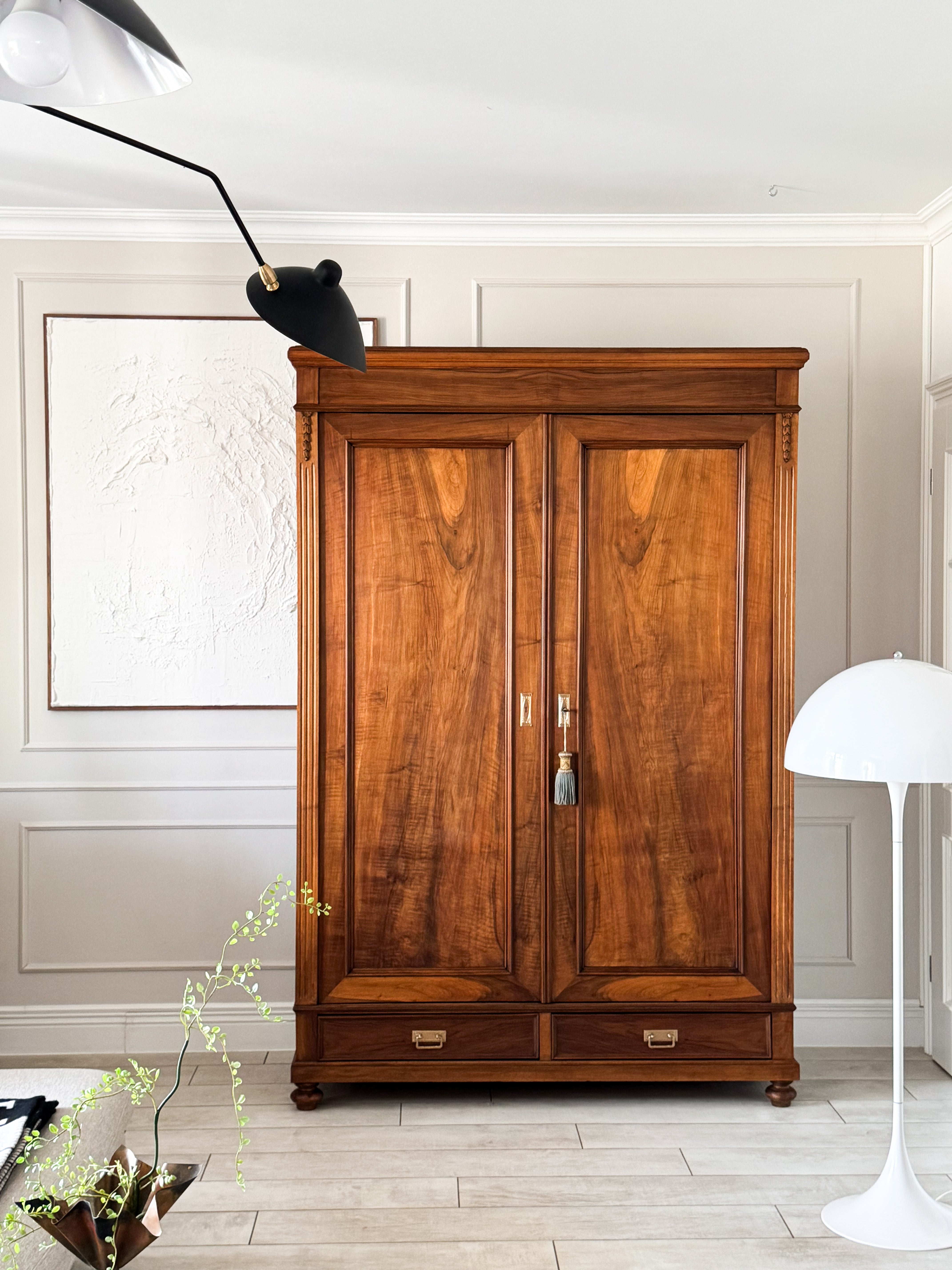 ANTIKER FRANZÖSISCHER SCHRANK AUS NUSSBAUM