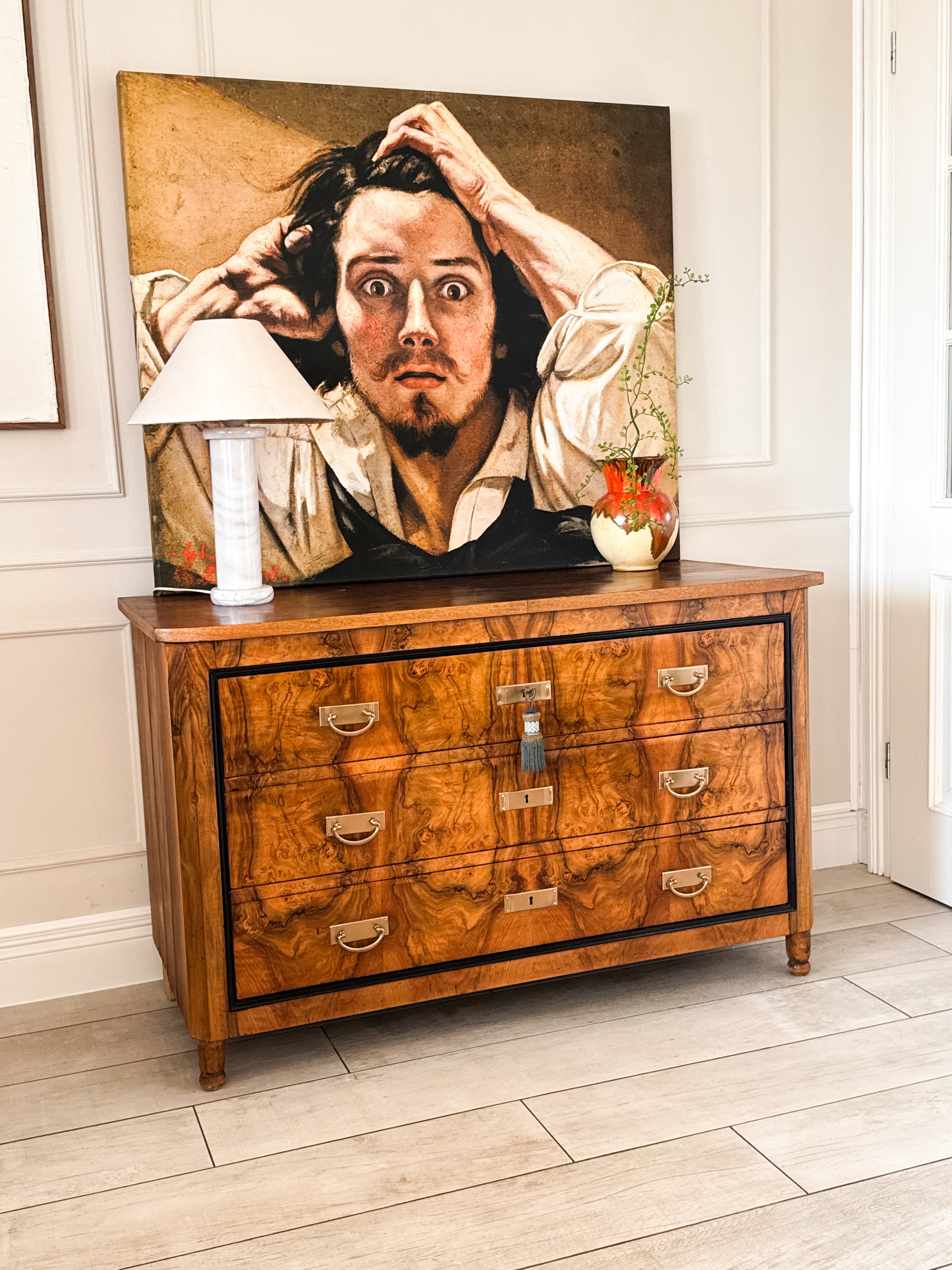 ANTIKE FRANZÖSISCHE KOMMODE AUS NUSSBAUM