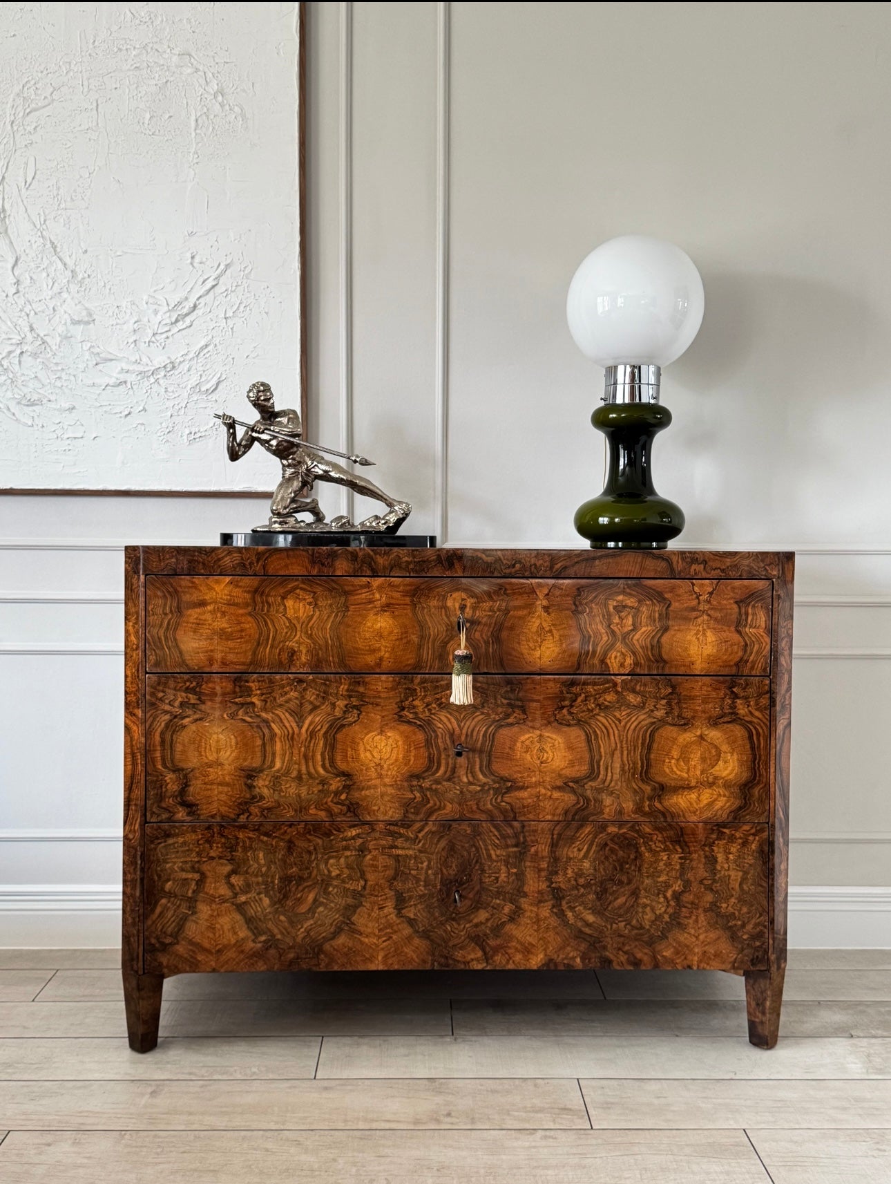 AUSGEFALLENE ELEGANTE BIEDERMEIER SCHREIBKOMMODE NUSSBAUM