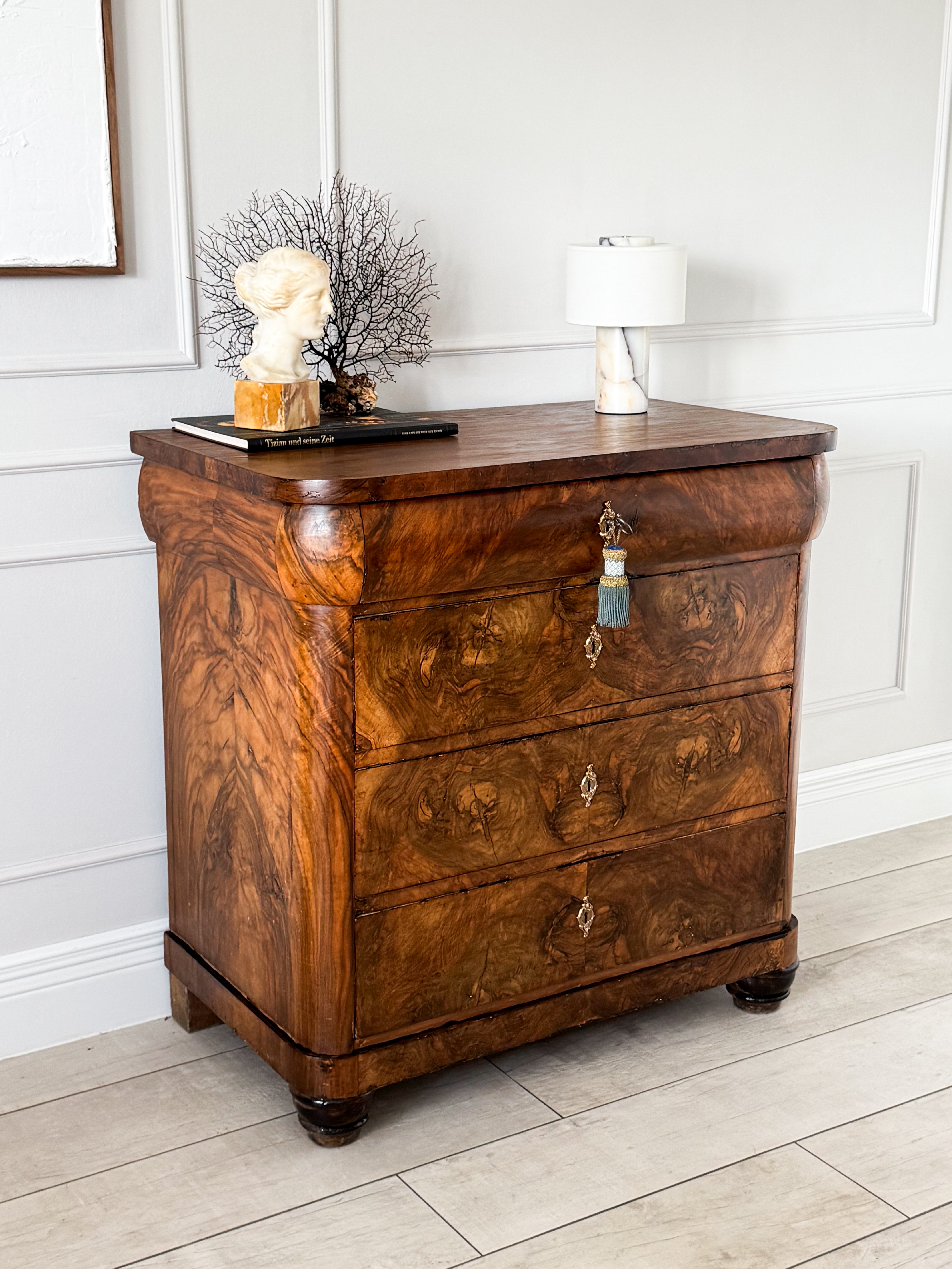 HÜBSCHE ANTIKE BIEDERMEIER KOMMODE NUSSBAUM