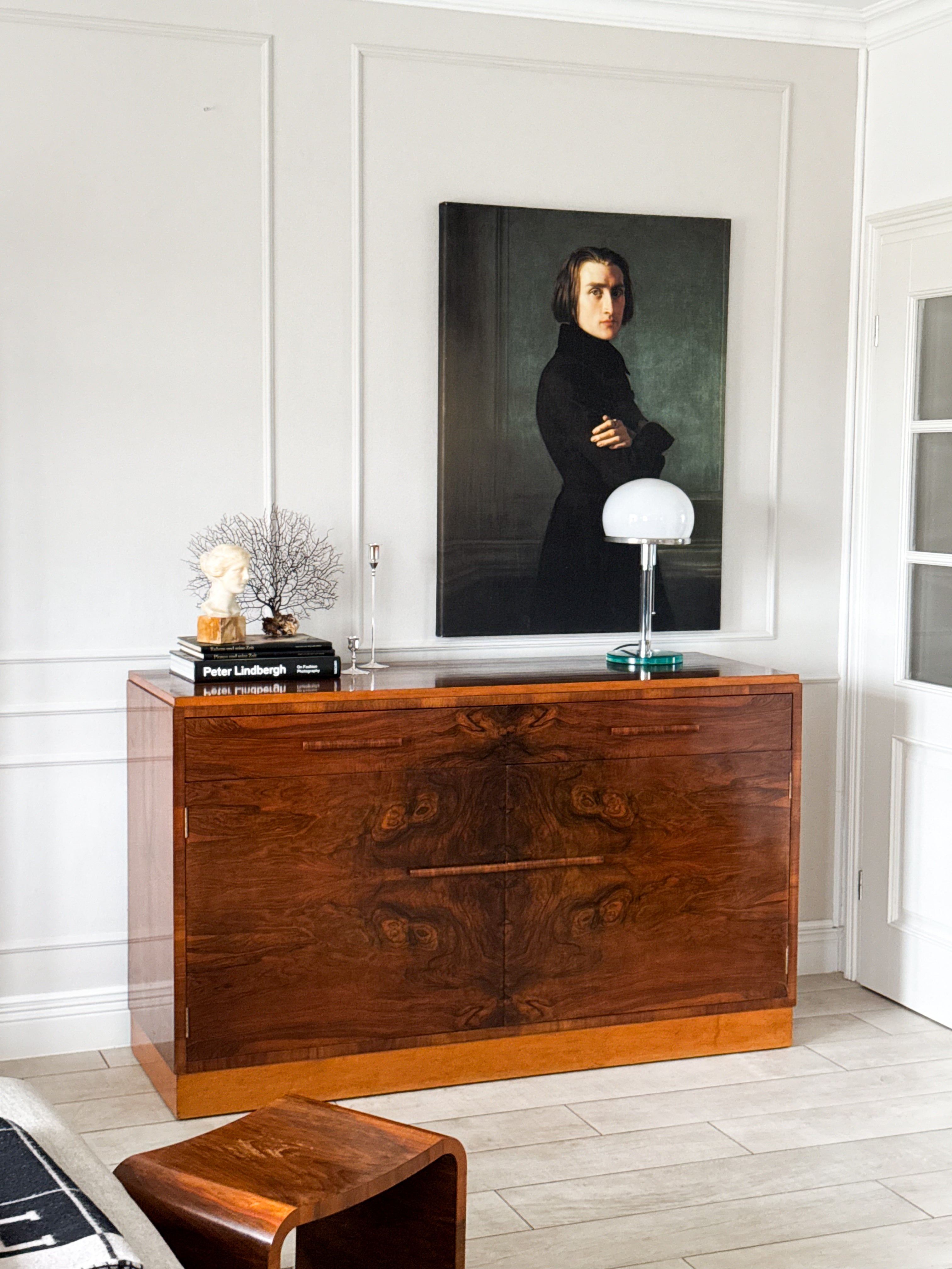 ART DECO SIDEBOARD AUS NUSSBAUM ZEITLOS UND ELEGANT