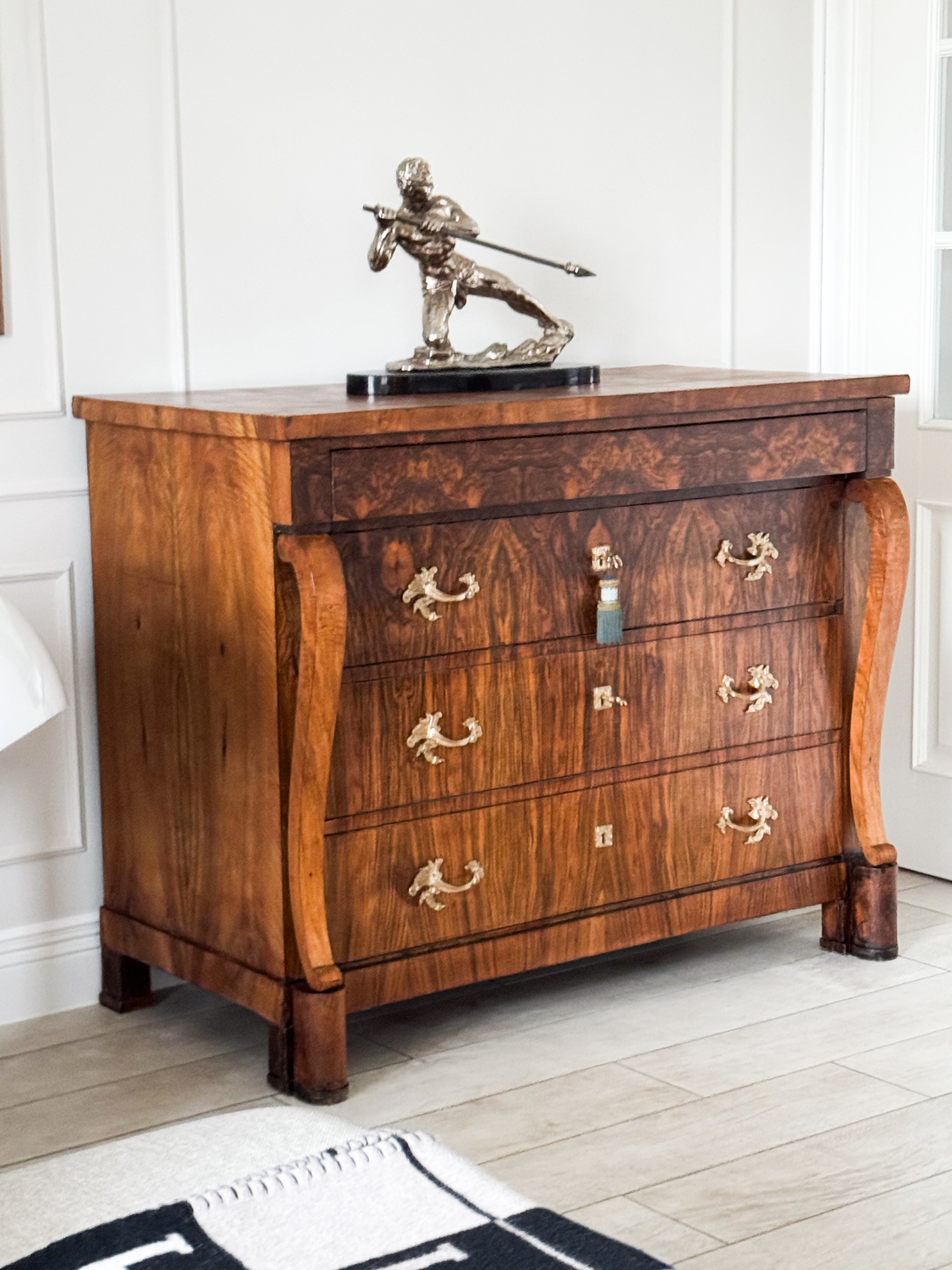 ANTIKE FRANZÖSISCHE EMPIRE KOMMODE NUSSBAUM WUNDERSCHÖNE MASERUNG