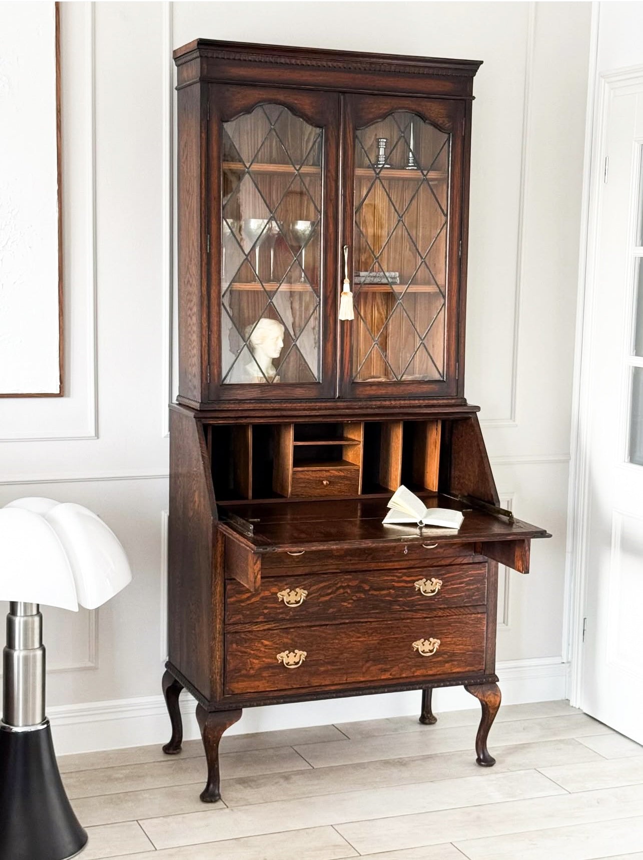 STILLVOLLER ANTIKER AUFSATZSEKRETÄR