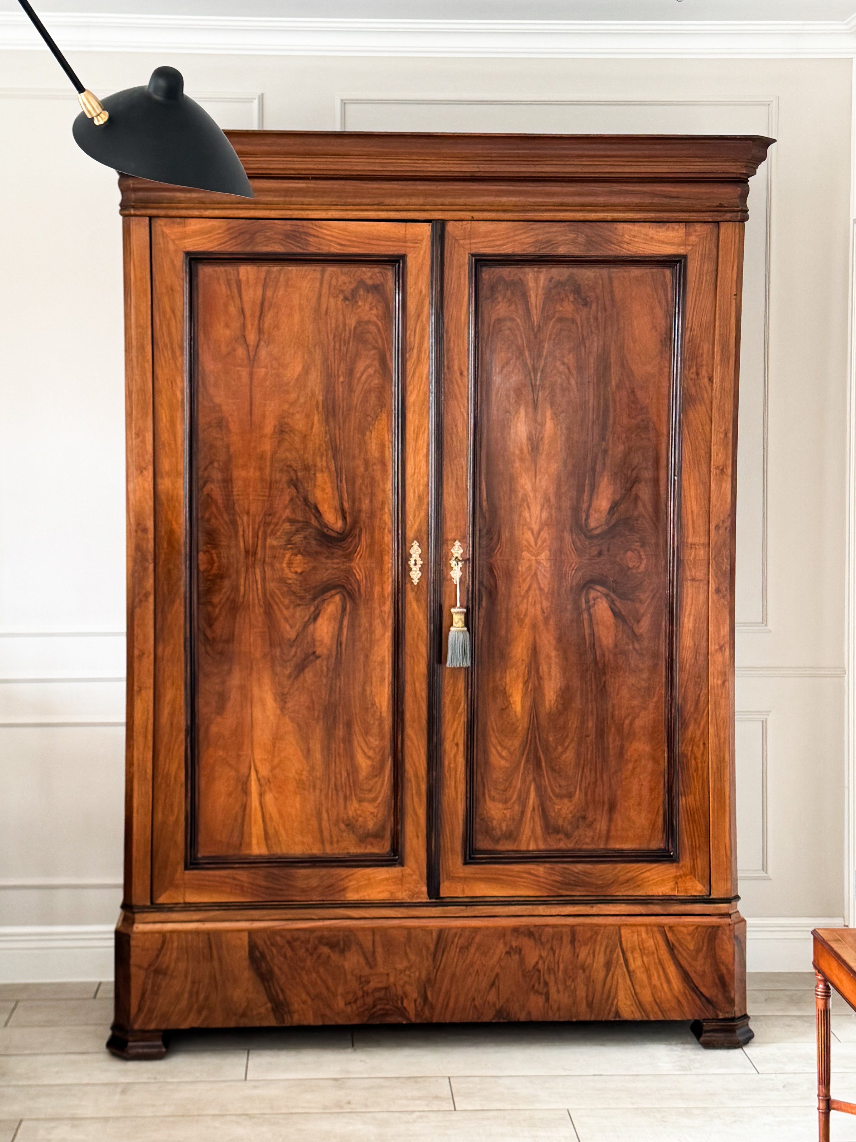 ANTIQUE FRENCH CABINET MADE OF WALNUT