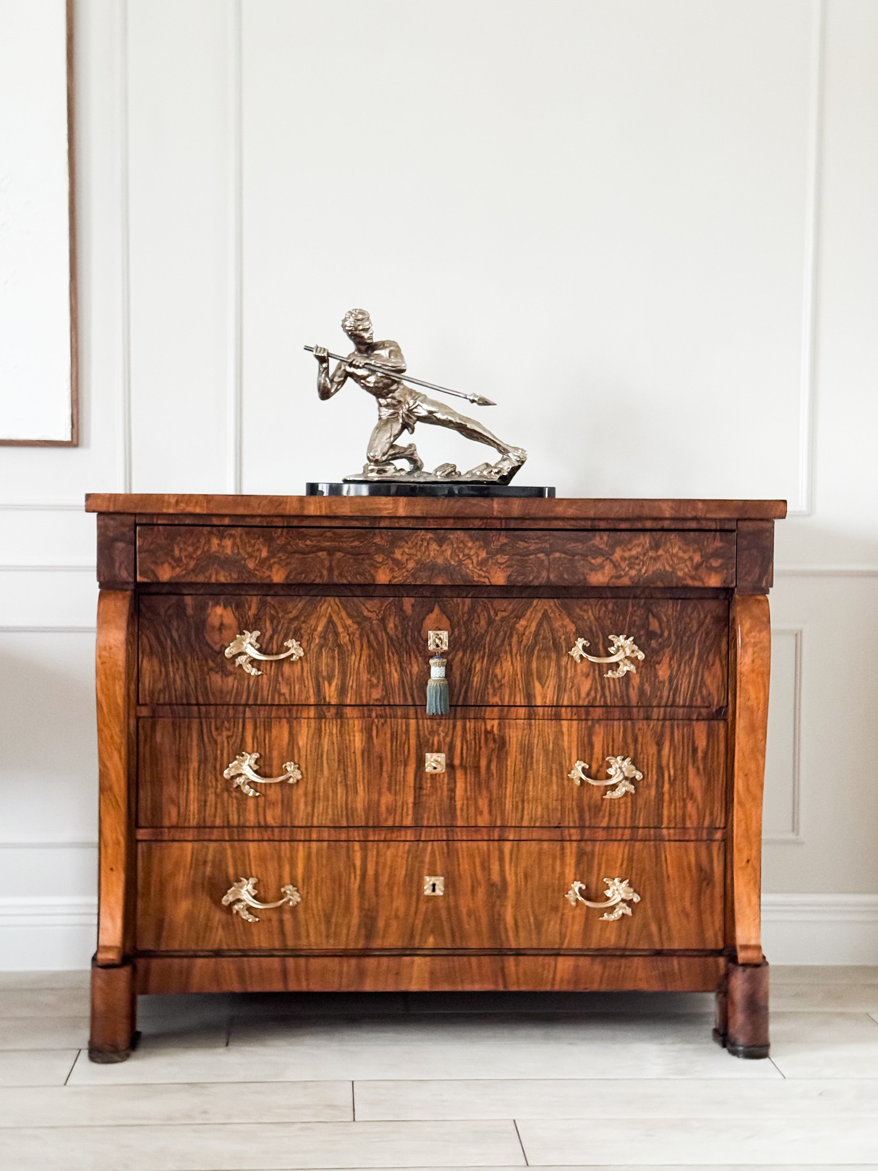 ANTIKE FRANZÖSISCHE EMPIRE KOMMODE NUSSBAUM WUNDERSCHÖNE MASERUNG