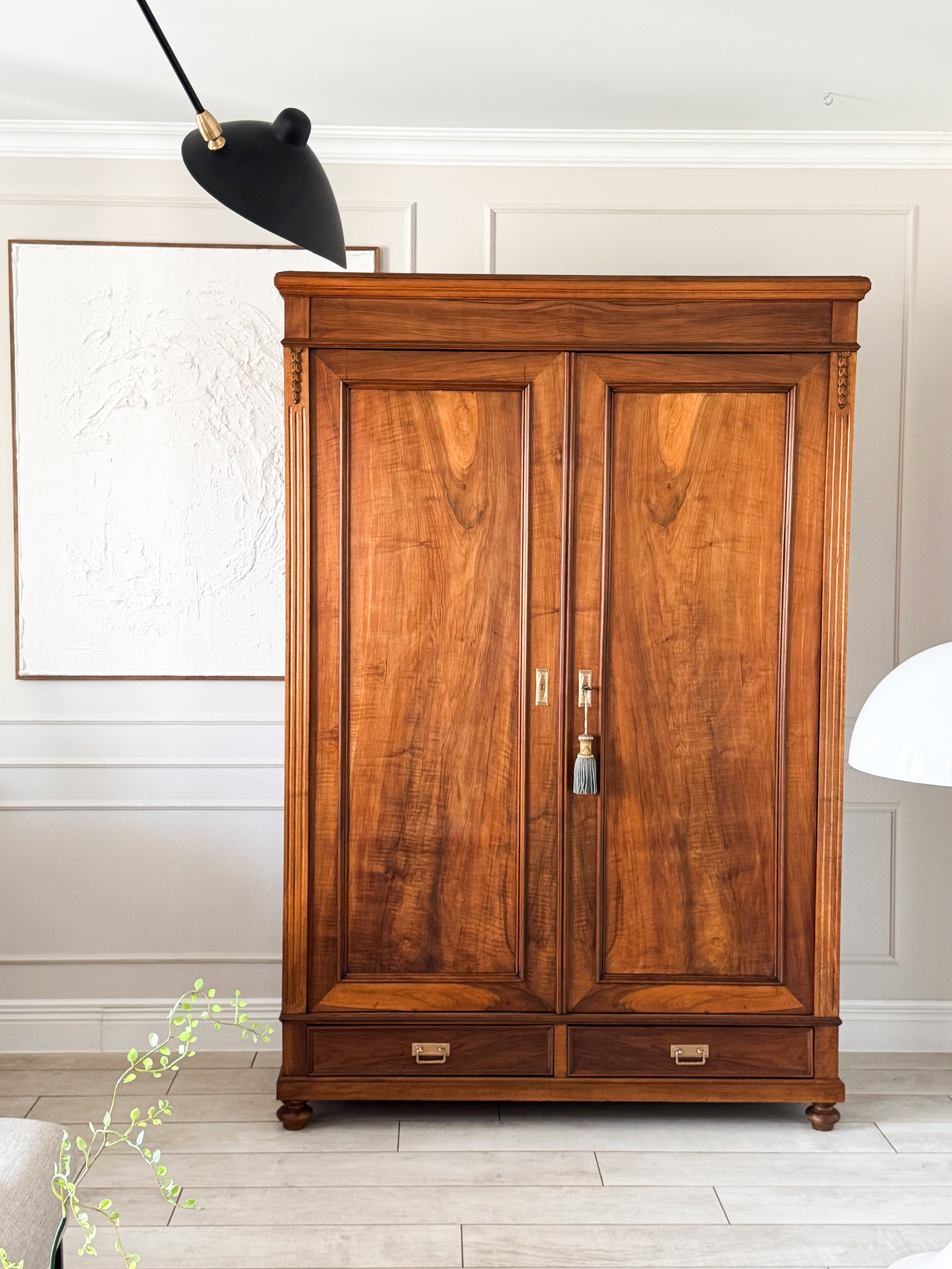 ANTIKER FRANZÖSISCHER SCHRANK AUS NUSSBAUM