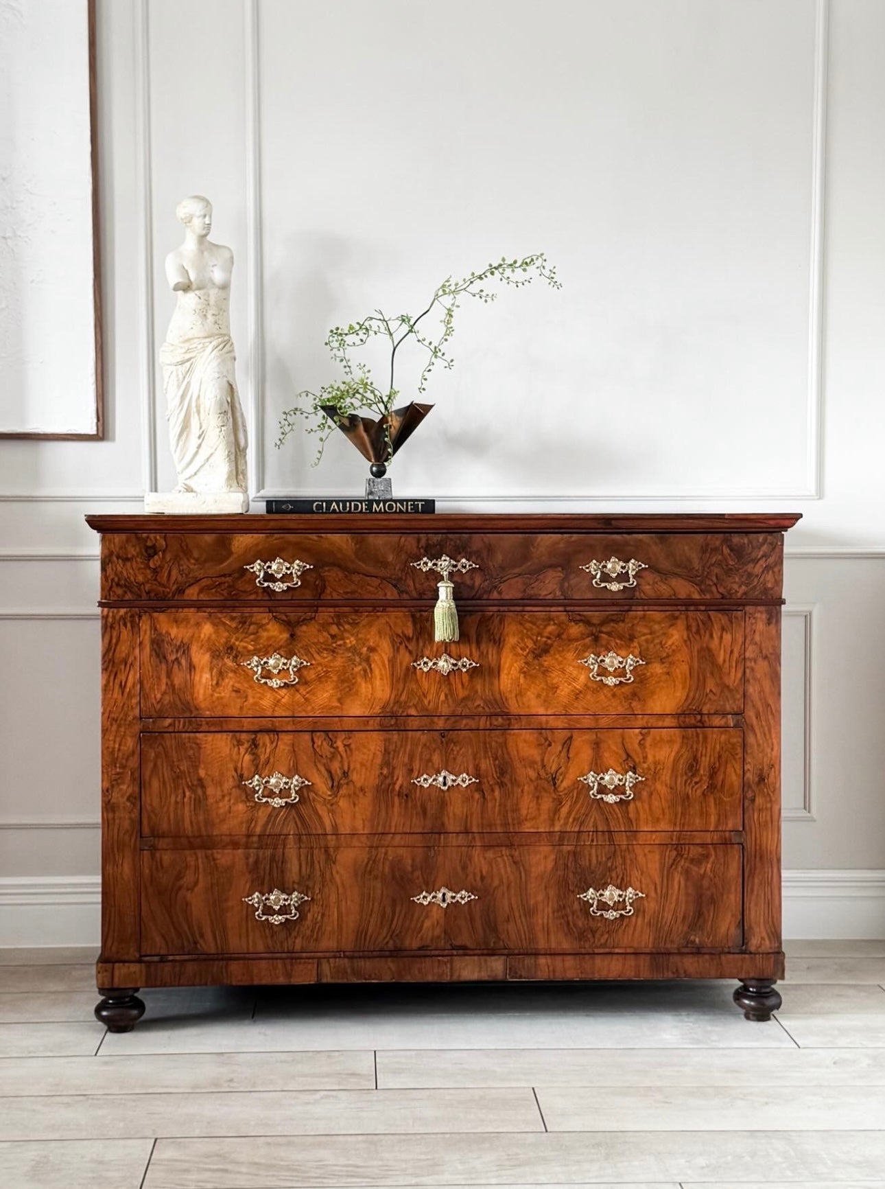 ANTIKE BIEDERMEIER KOMMODE AUS NUSSBAUM SCHÖNE MASERUNG