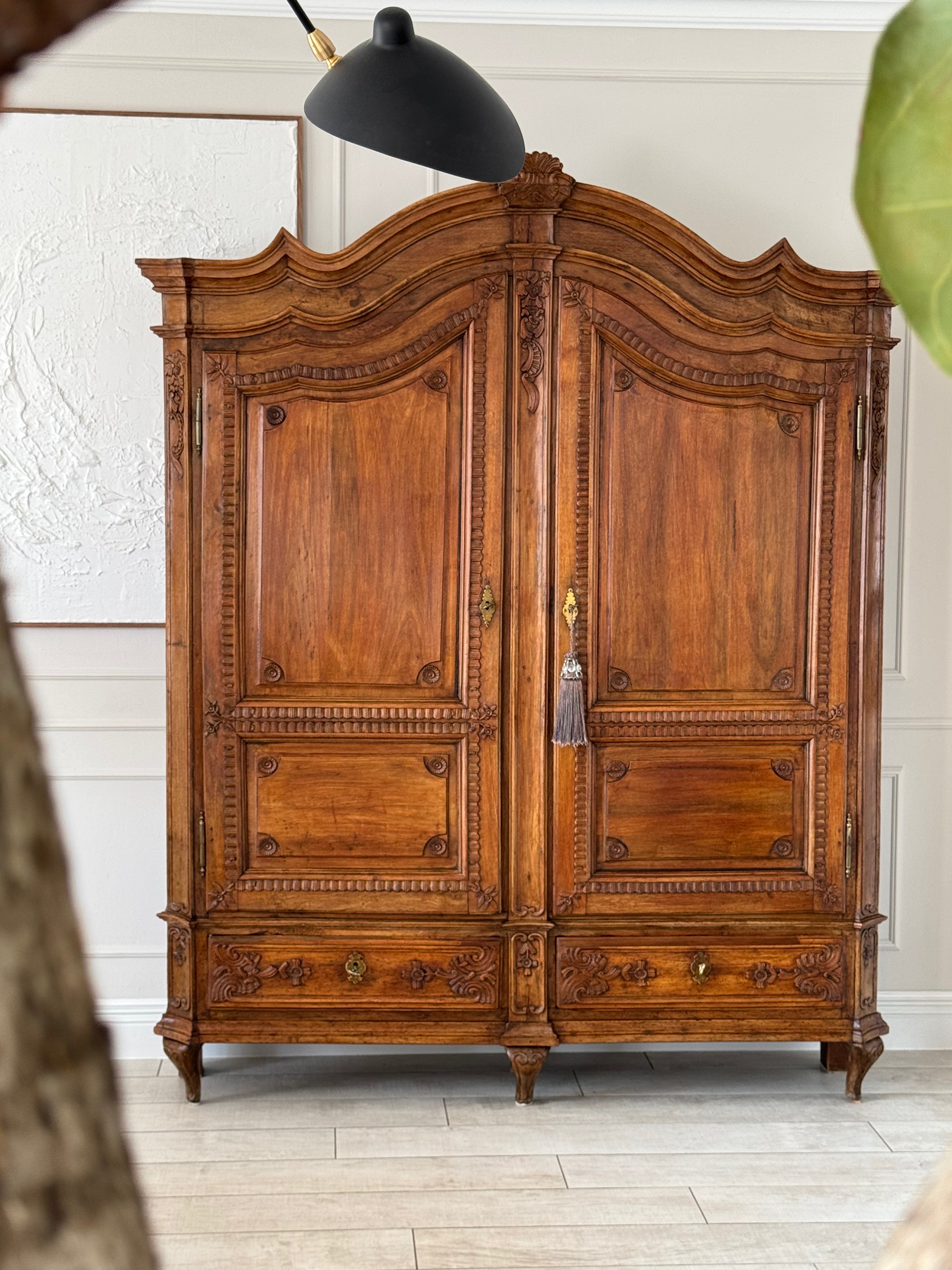 OUTSTANDING ANTIQUE FARMER'S CABINET WITH BEAUTIFUL CARVINGS BAROQUE PERIOD