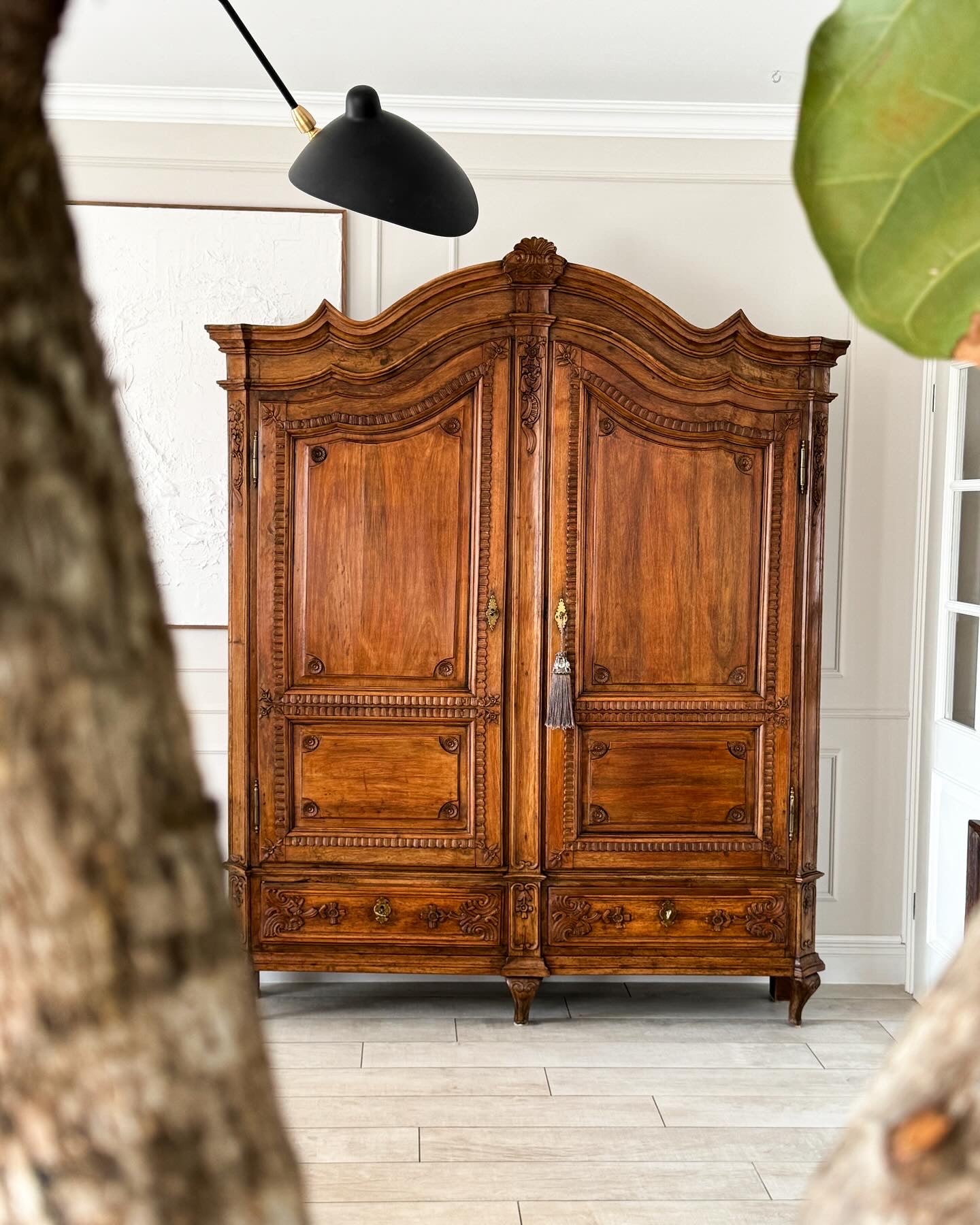 OUTSTANDING ANTIQUE FARMER'S CABINET WITH BEAUTIFUL CARVINGS BAROQUE PERIOD