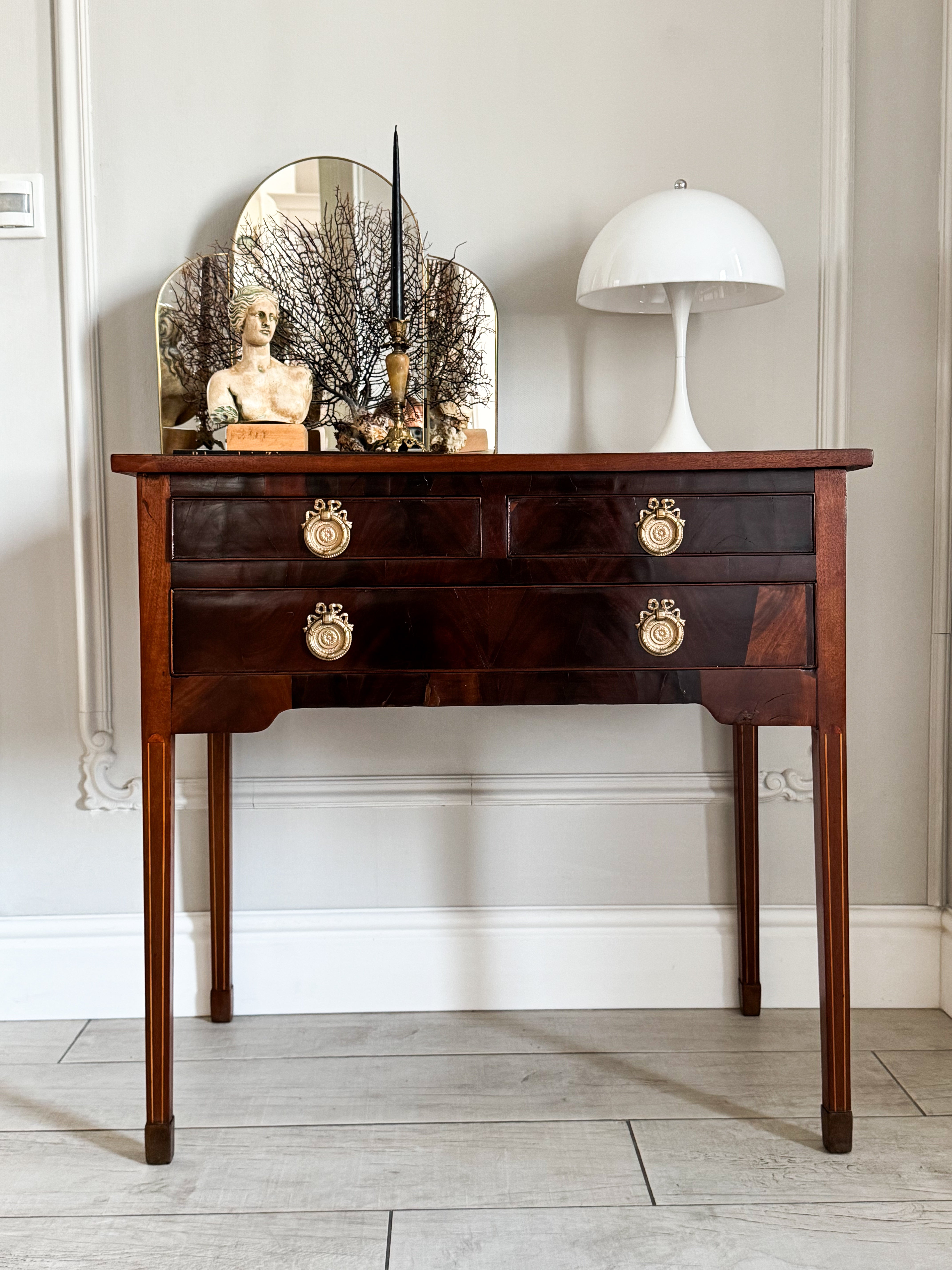 ELEGANT ANTIQUE MAHOGANY CONSOLE TABLE