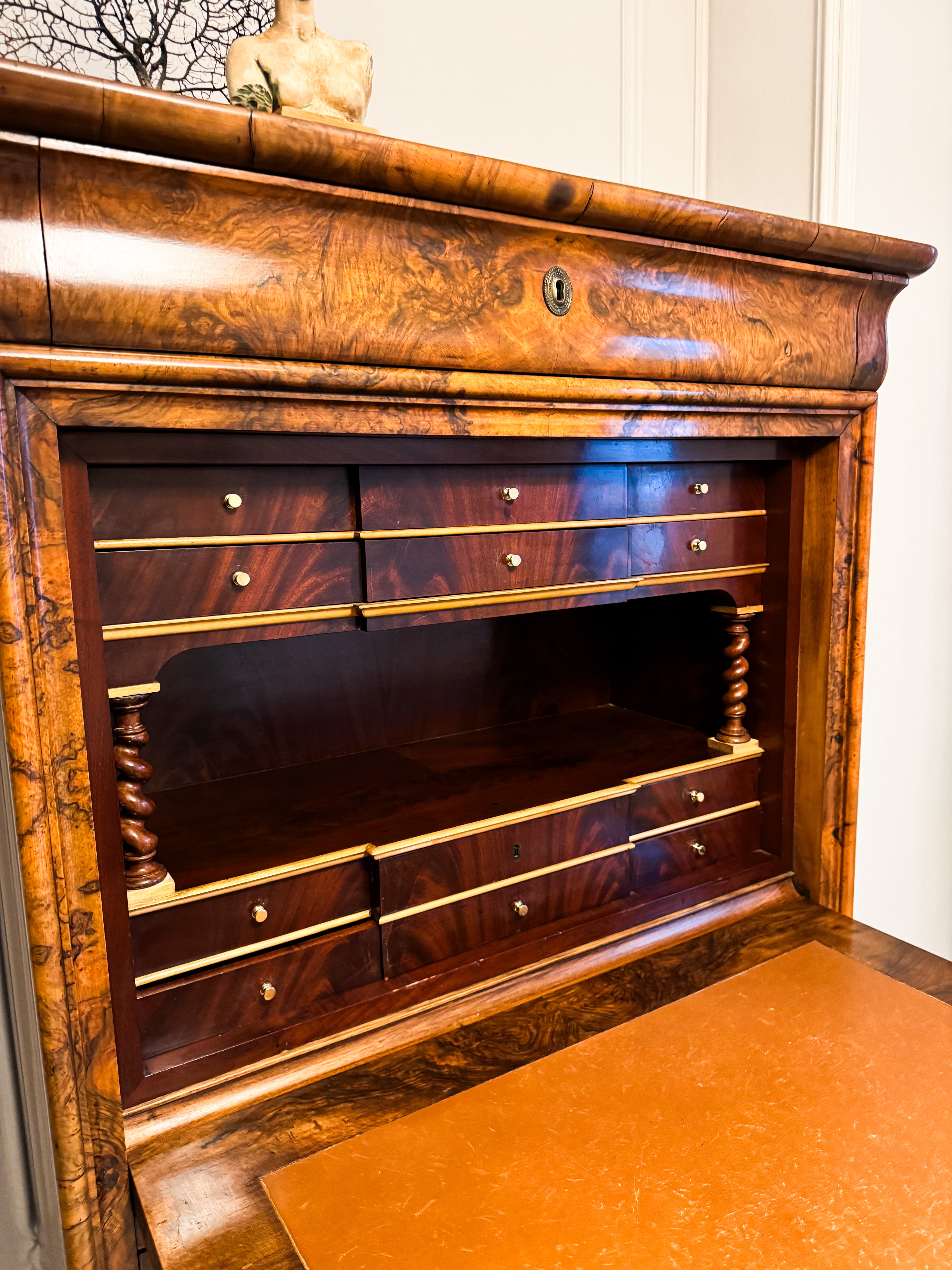 ANTIKER BIEDERMEIER SEKRETÄR NUSSBAUM SCHÖNE MASERUNG