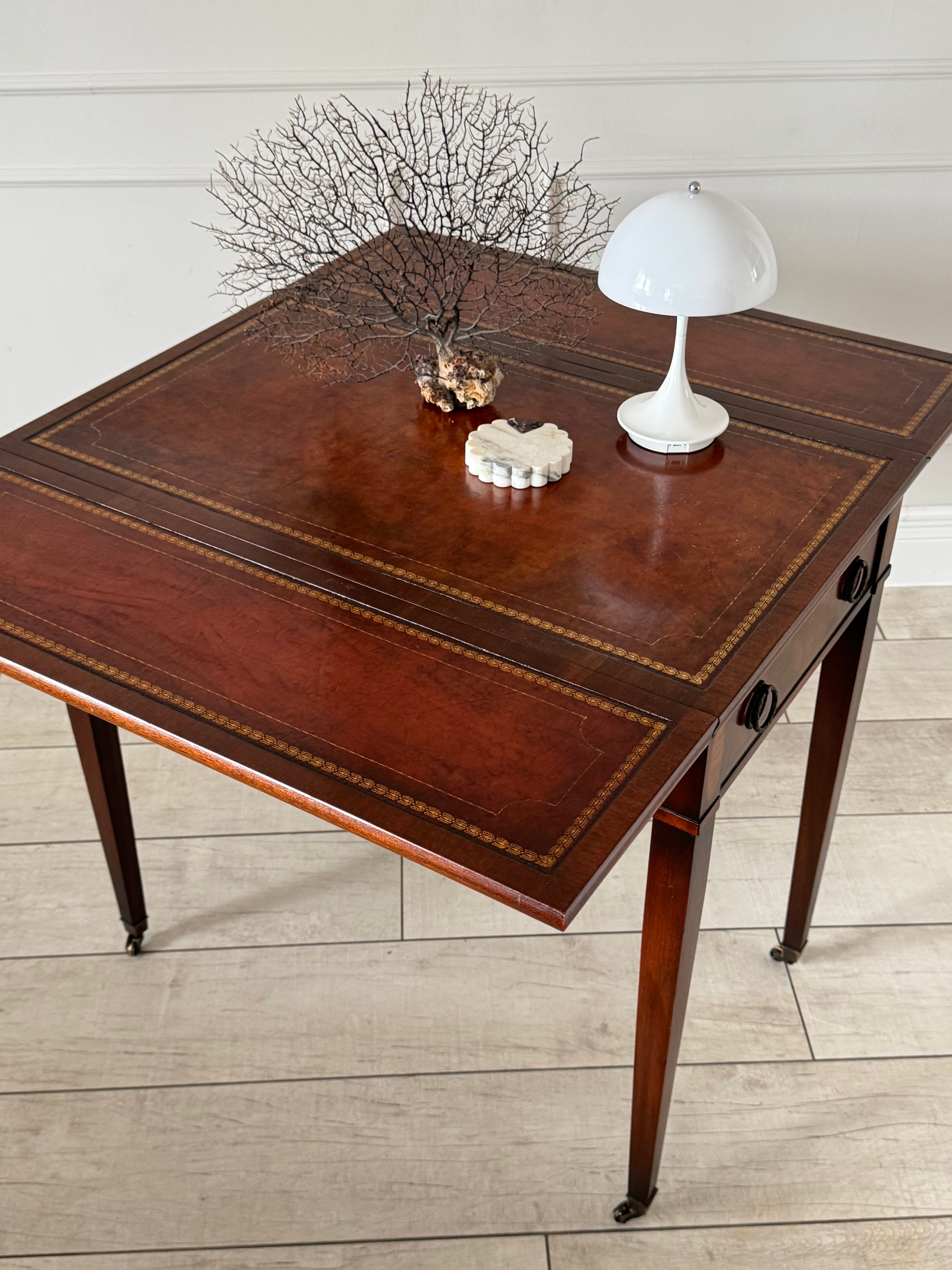 ANTIQUE ENGLISH PEMBROKE TABLE WITH FOLDING TOP