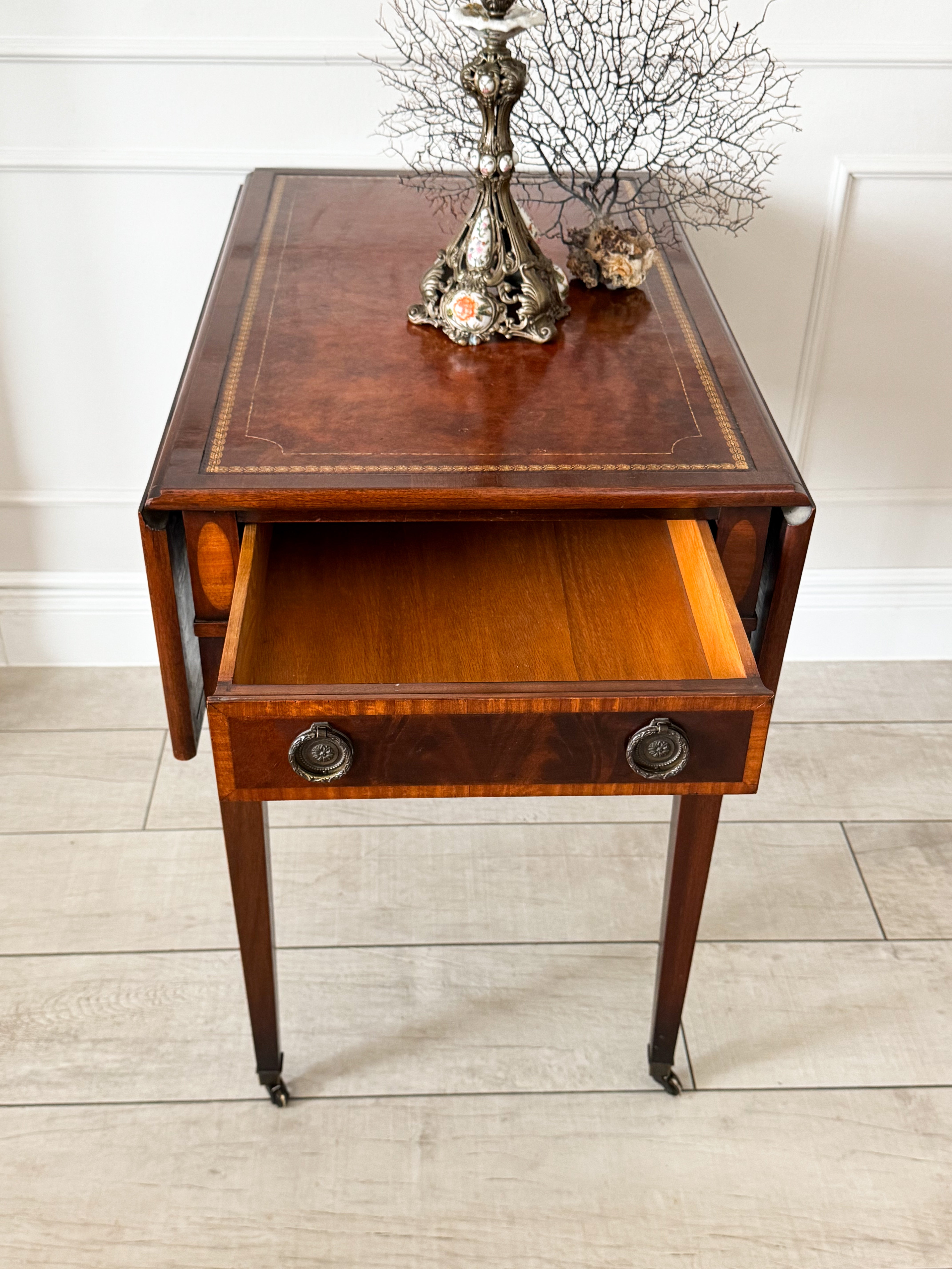 ANTIQUE ENGLISH PEMBROKE TABLE WITH FOLDING TOP