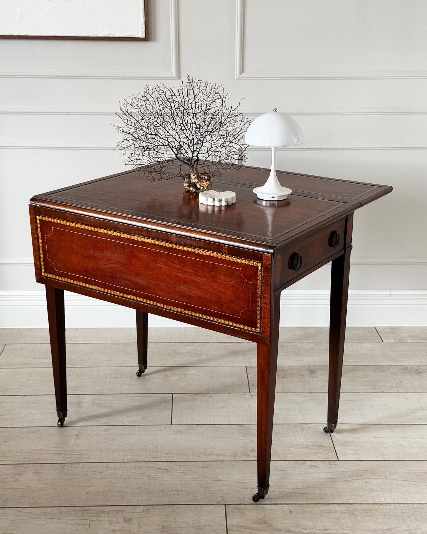 ANTIQUE ENGLISH PEMBROKE TABLE WITH FOLDING TOP