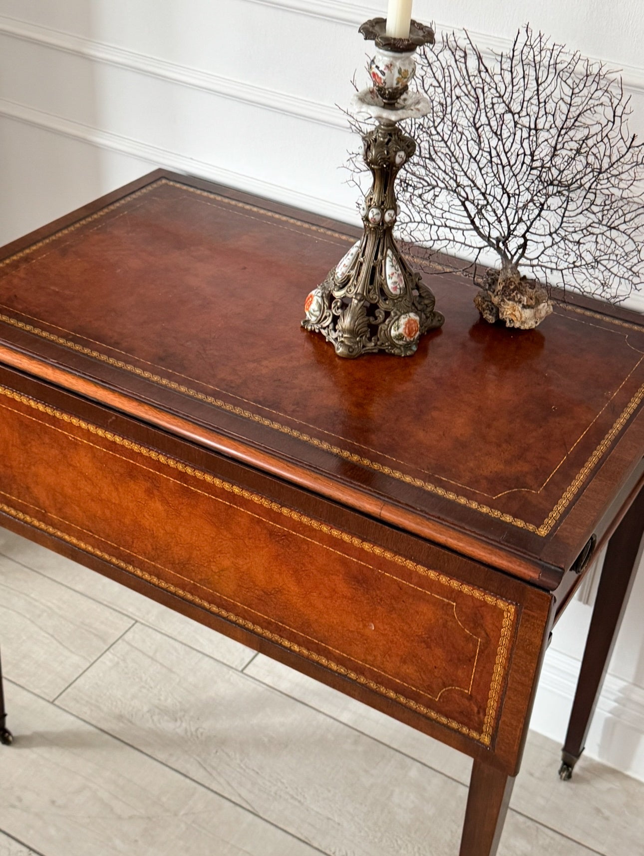 ANTIQUE ENGLISH PEMBROKE TABLE WITH FOLDING TOP