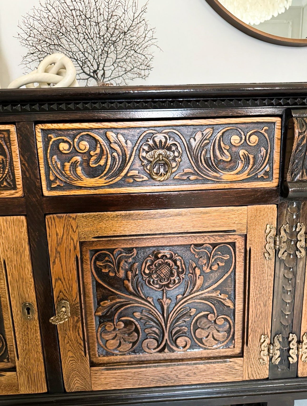 Majestätisches Sideboard aus der Edwardianischen Epoche mit feinen Details