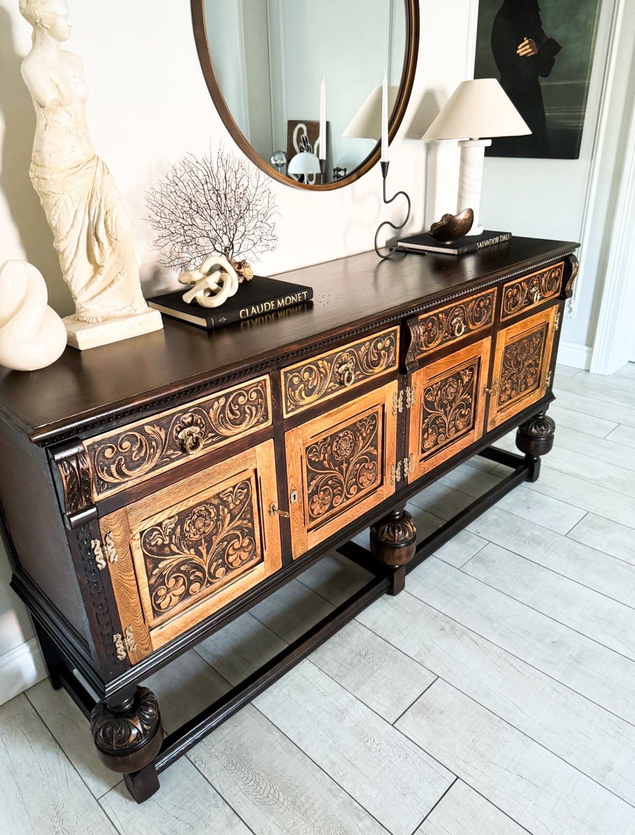 Antikes Edwardian Sideboard – edle Holzschnitzereien und elegantes Design