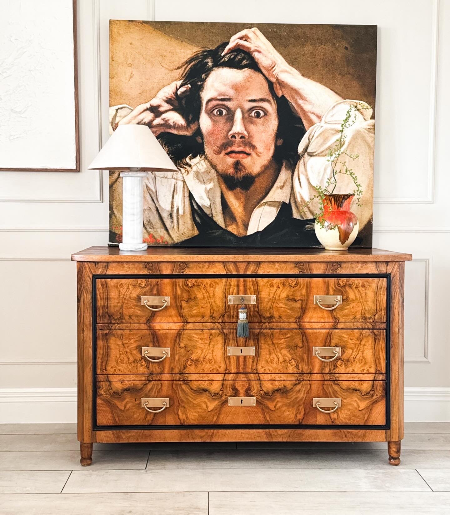 ANTIKE FRANZÖSISCHE KOMMODE AUS NUSSBAUM