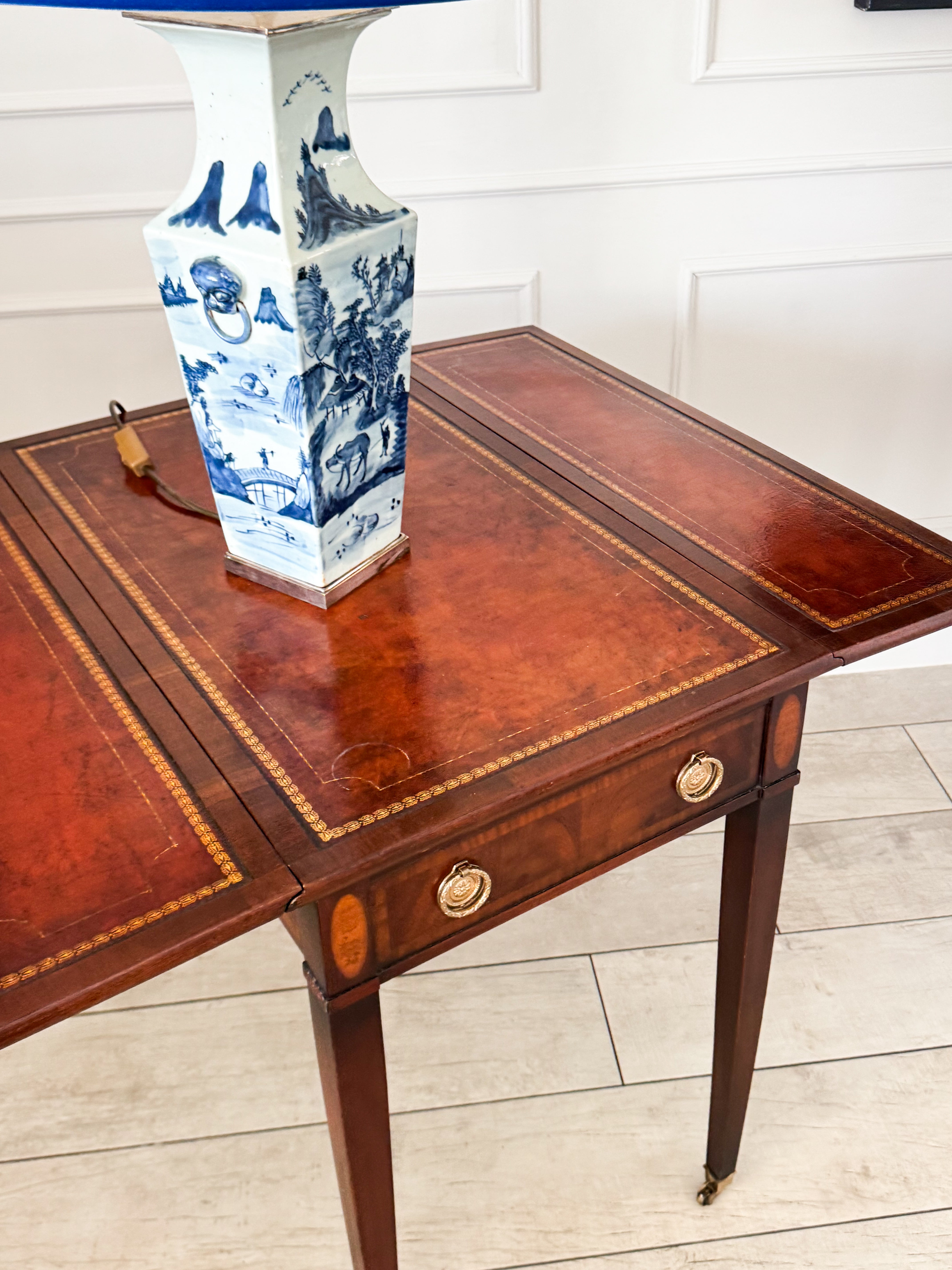 ANTIQUE ENGLISH PEMBROKE TABLE WITH FOLDING TOP