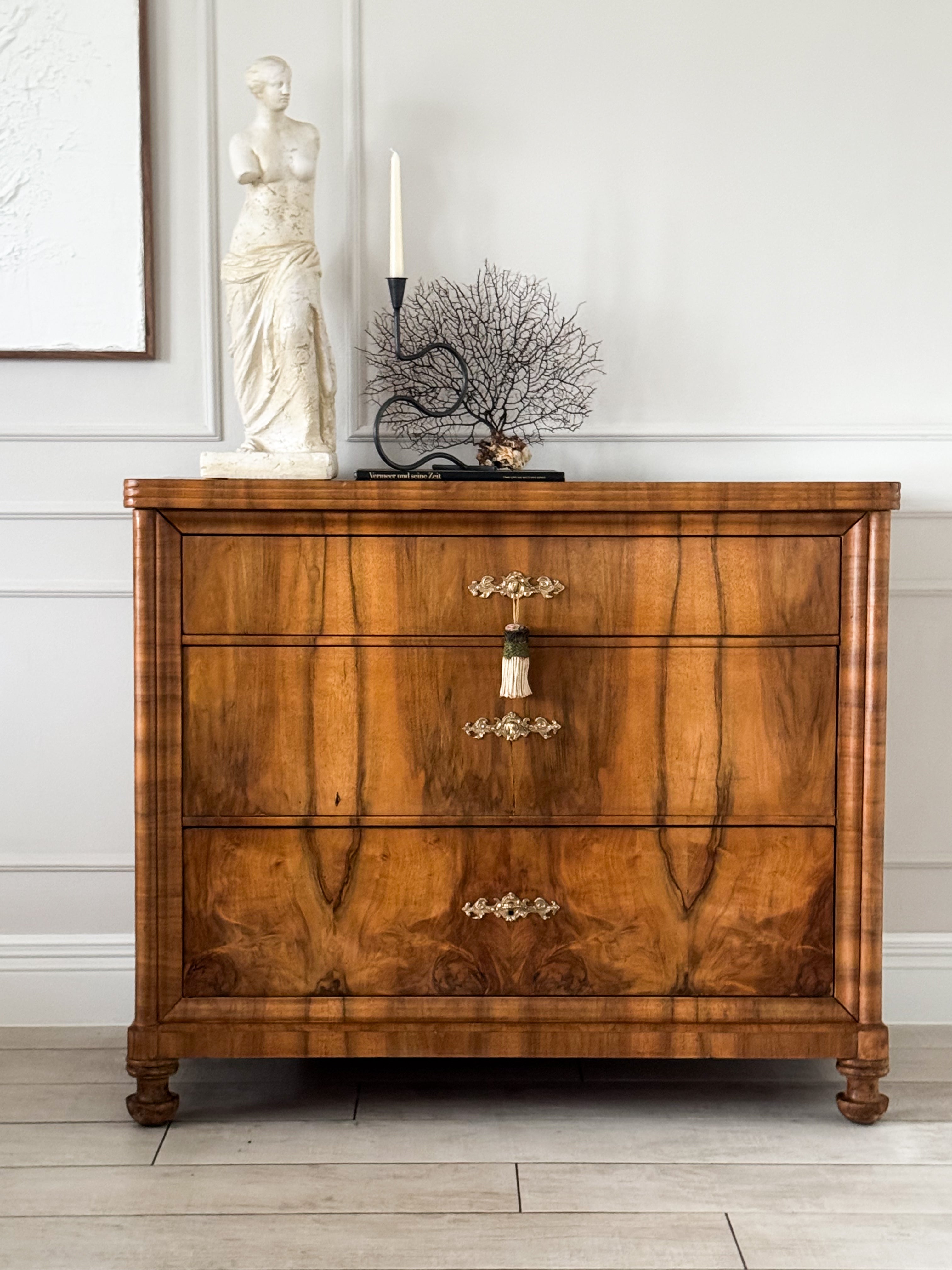 HÜBSCHE ANTIKE BIEDERMEIER KOMMODE NUSSBAUM