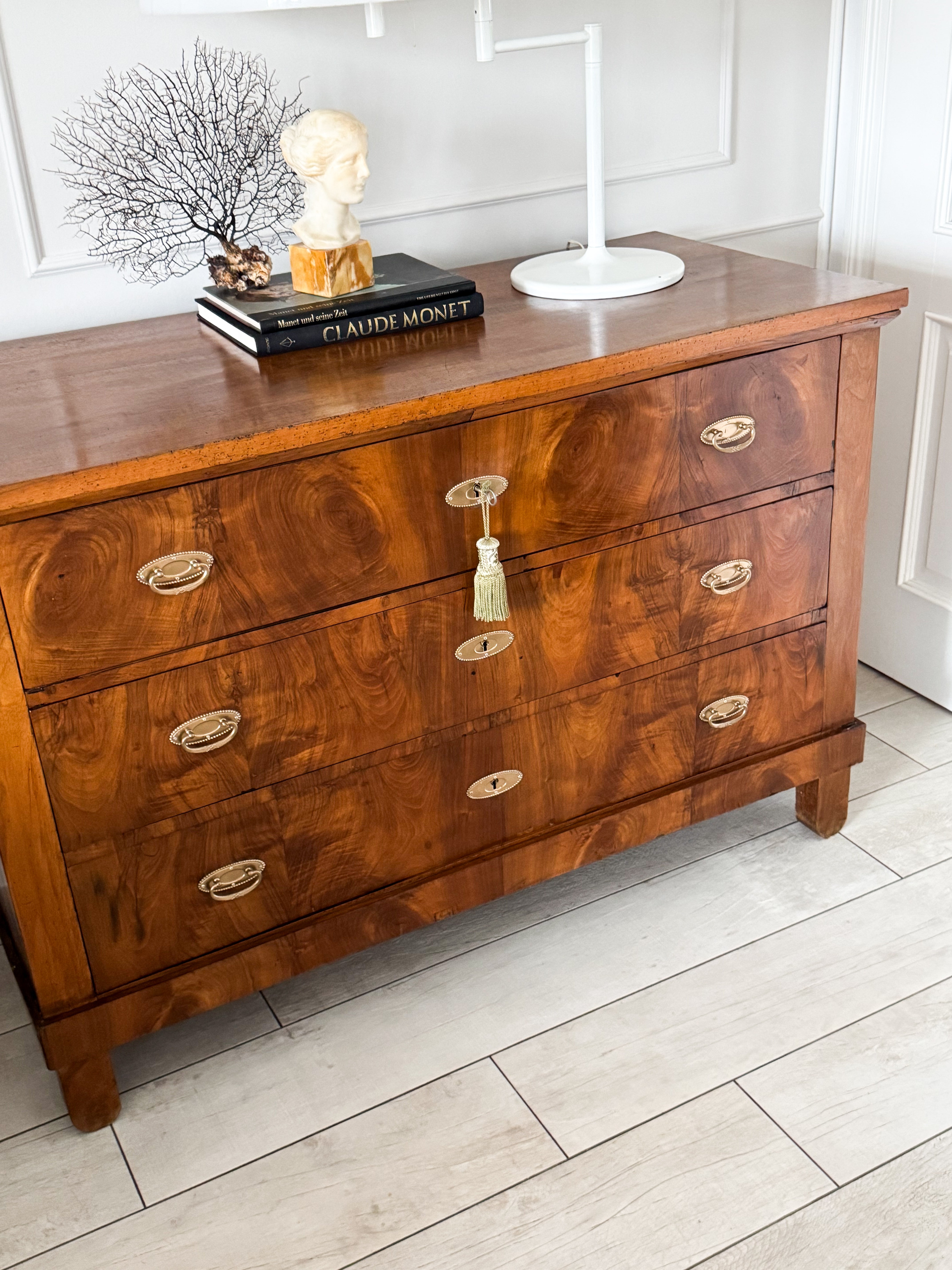 ANTIQUE EARLY BIEDERMEIER CHEST OF DRAWERS MADE OF WALNUT
