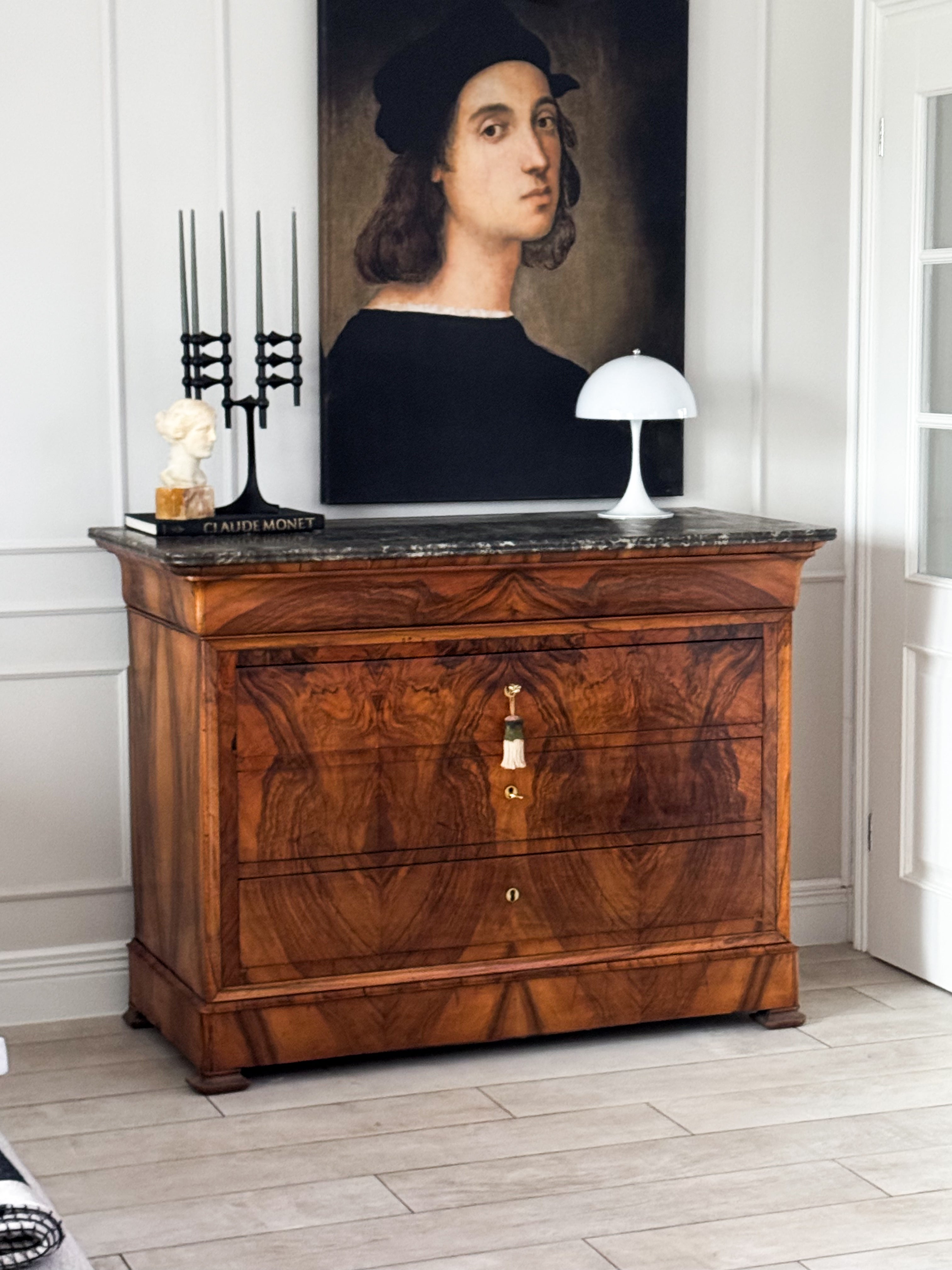 ANTIQUE FRENCH CHEST OF DRAWERS MADE OF WALNUT WITH MARBLE TOP