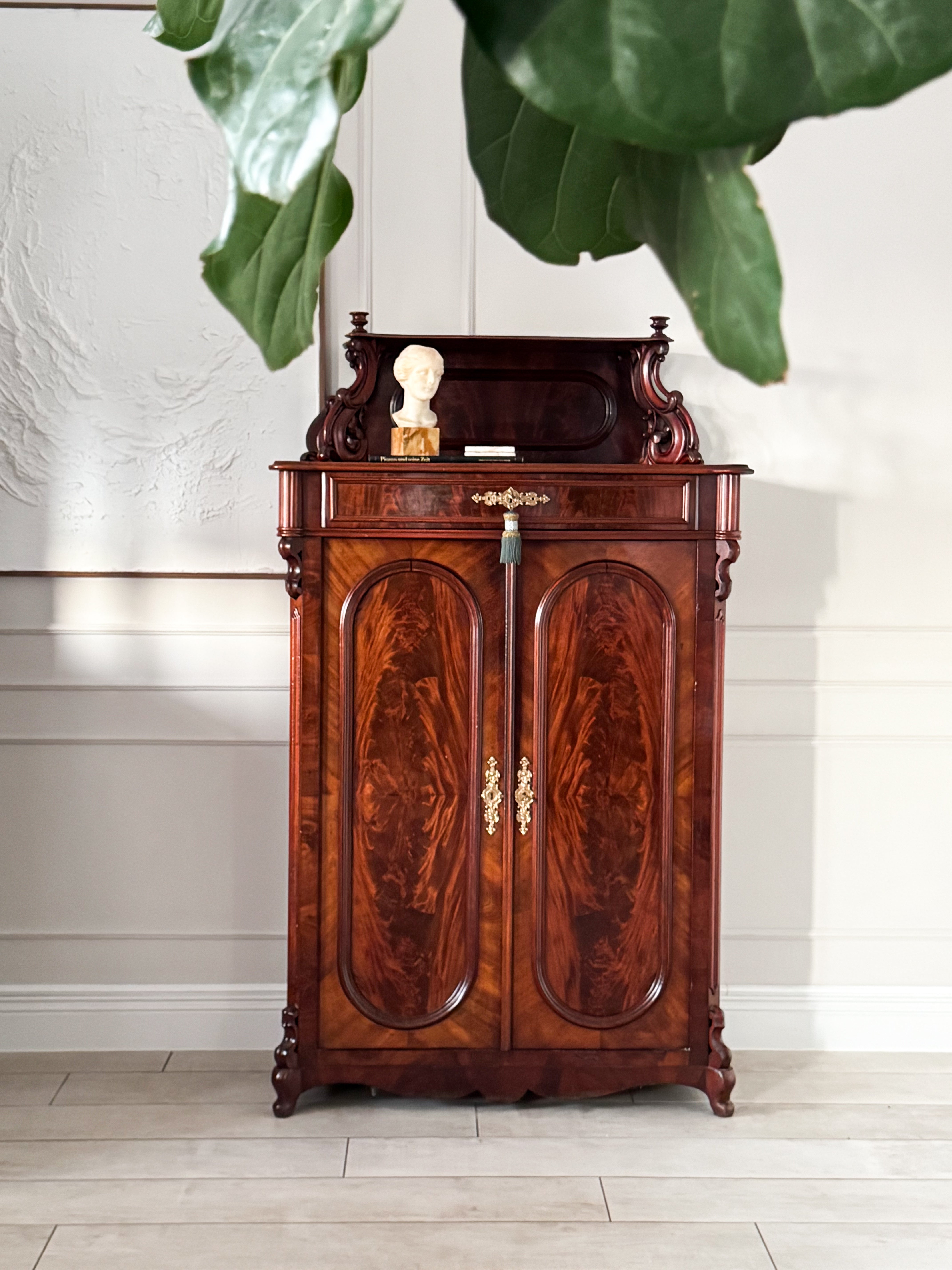 ANTIKER FRANZÖSISCHER LOUIS PHILIPPE VERTIKOSCHRANK