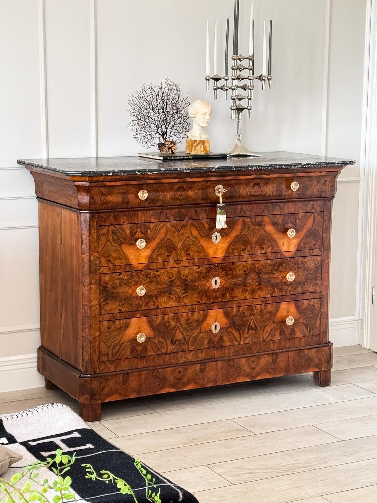 ANTIKE FRANZÖSISCHE LOUIS PHILIPPE KOMMODE MIT MARMORPLATTE