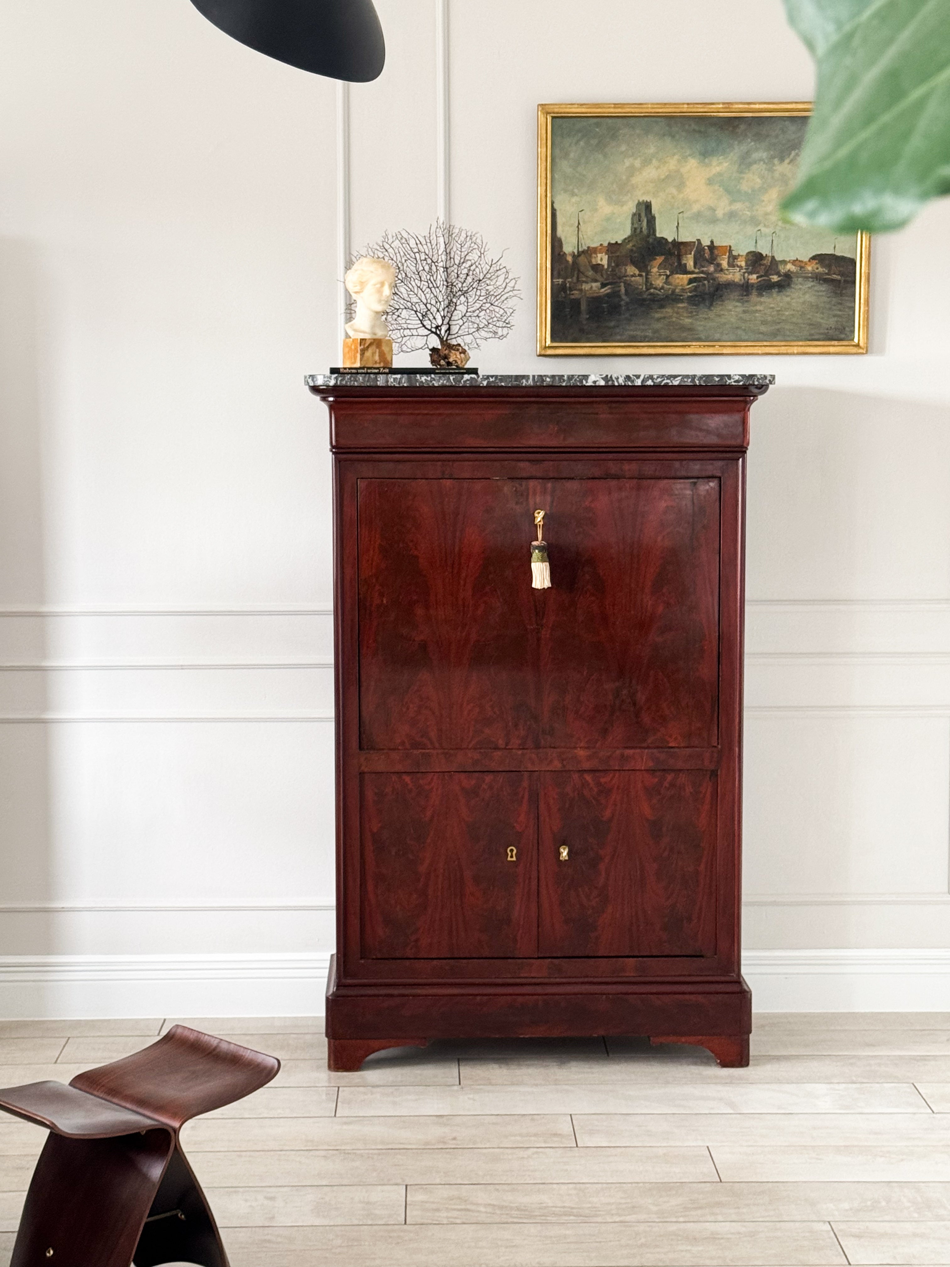 ANTIKER BIEDERMEIER SEKRETÄR AUS MAHAGONIHOLZ MIT MARMORPLATTE