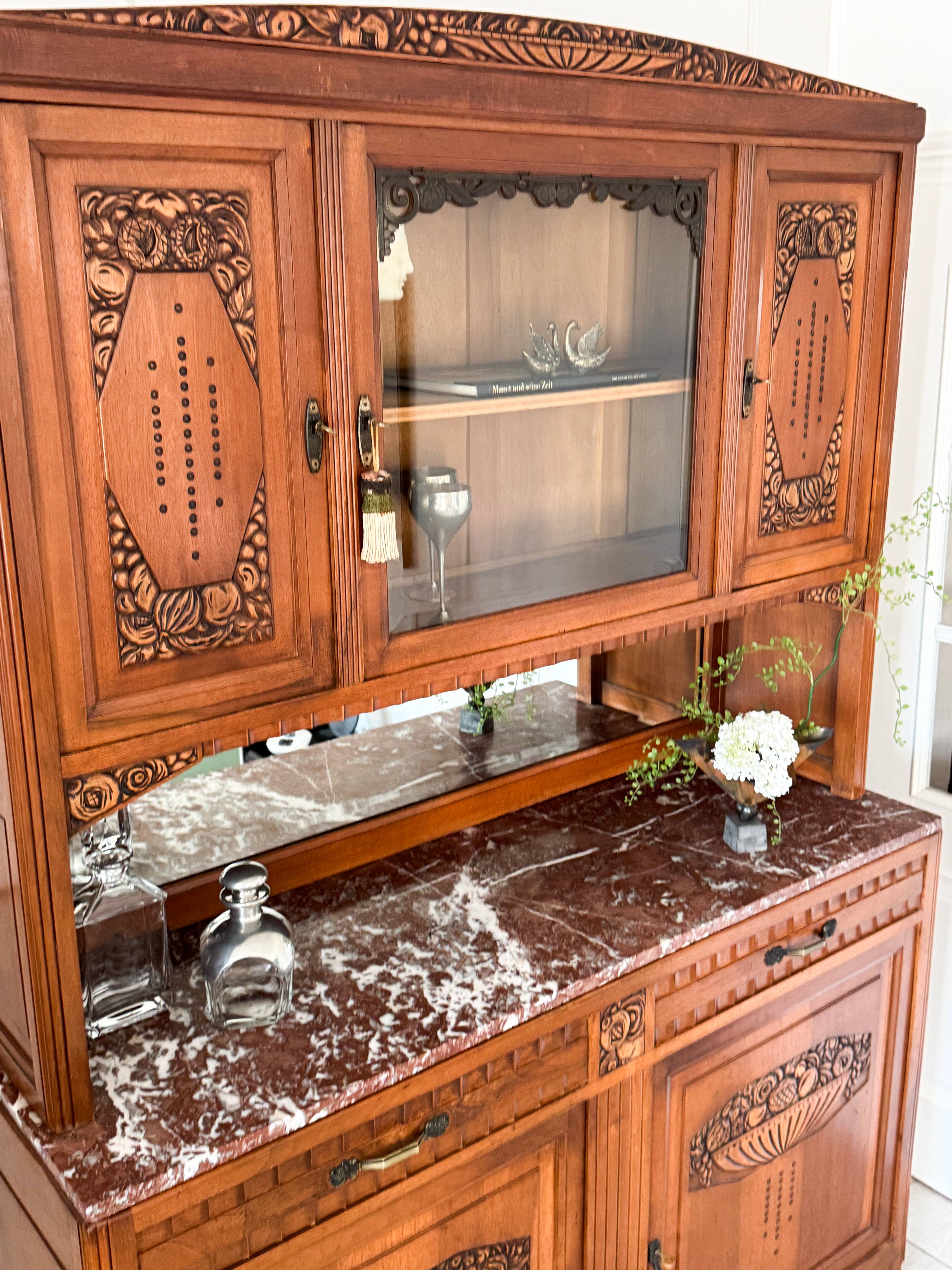 ANTIKER JUGENDSTIL BUFFETSCHRANK MIT MARMORPLATTE