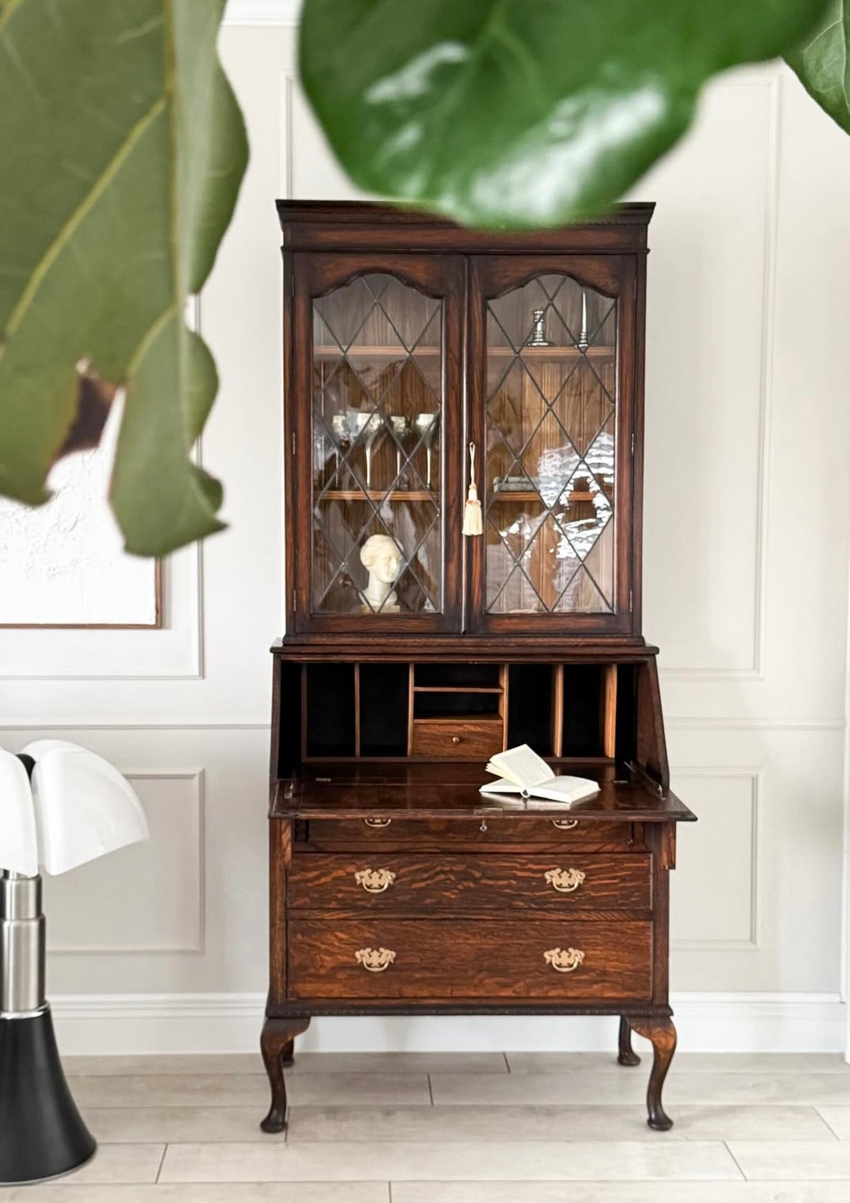 STILLVOLLER ANTIKER AUFSATZSEKRETÄR