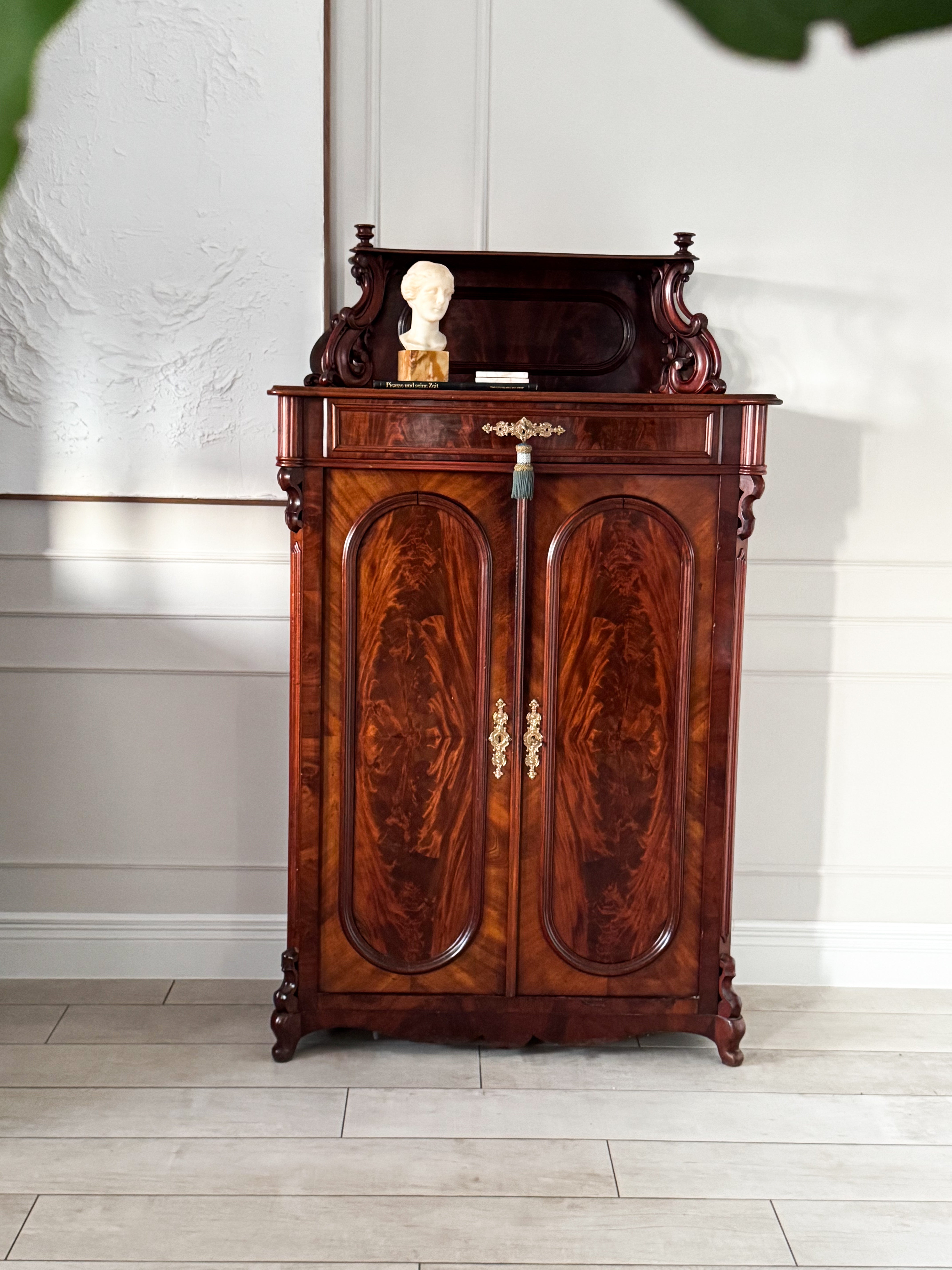 ANTIKER FRANZÖSISCHER LOUIS PHILIPPE VERTIKOSCHRANK