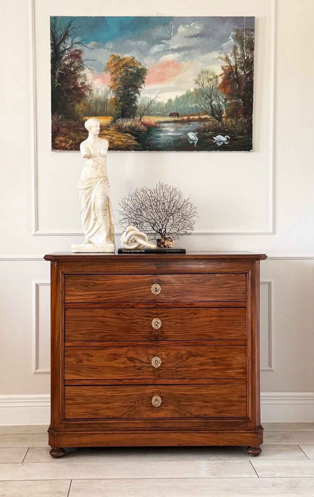 ANTIQUE BEAUTIFUL CHEST OF DRAWERS MADE OF WALNUT