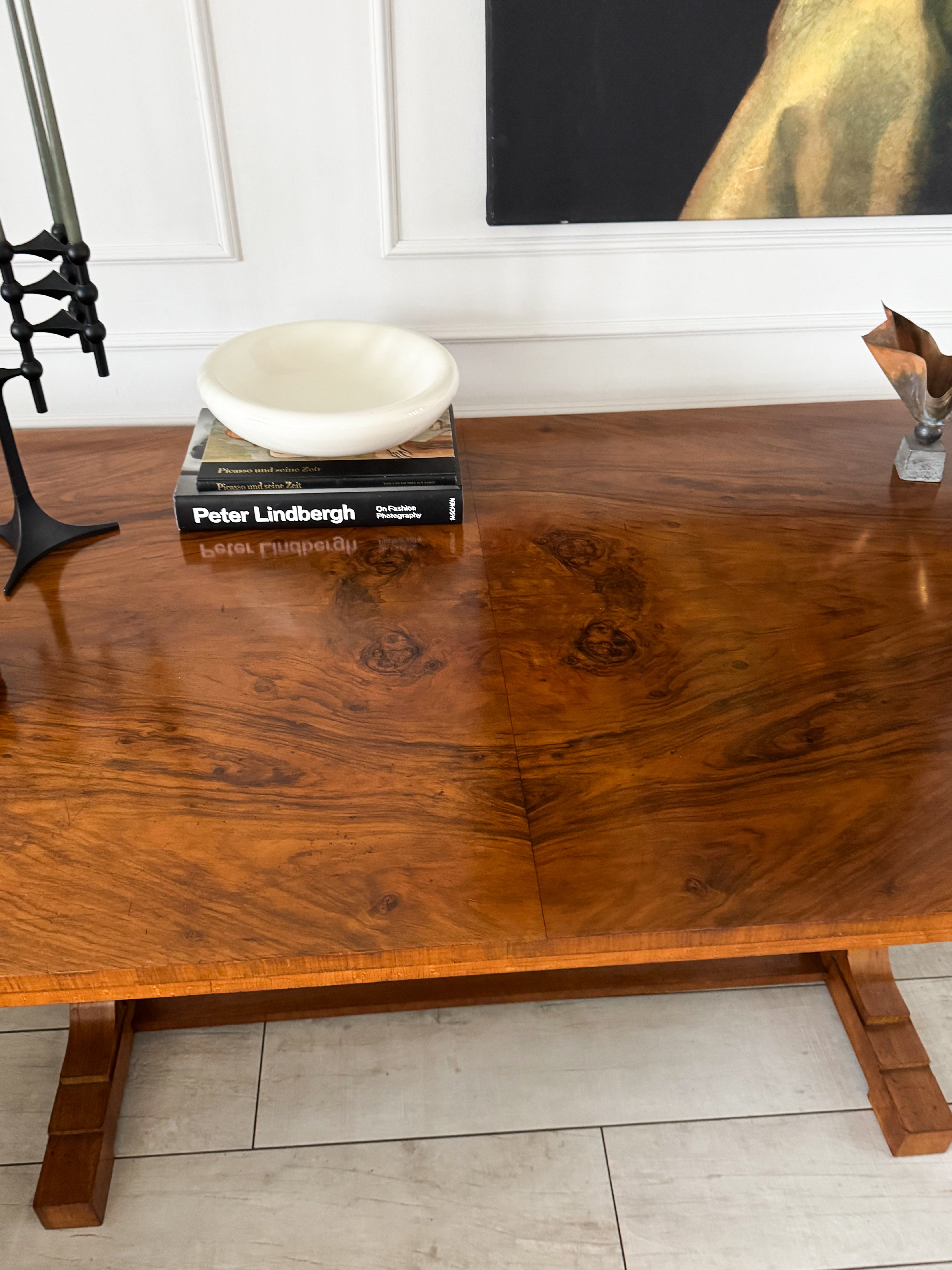ELEGANTER ART DECO ESSTISCH AUS NUSSBAUM SCHÖNE MASERUNG