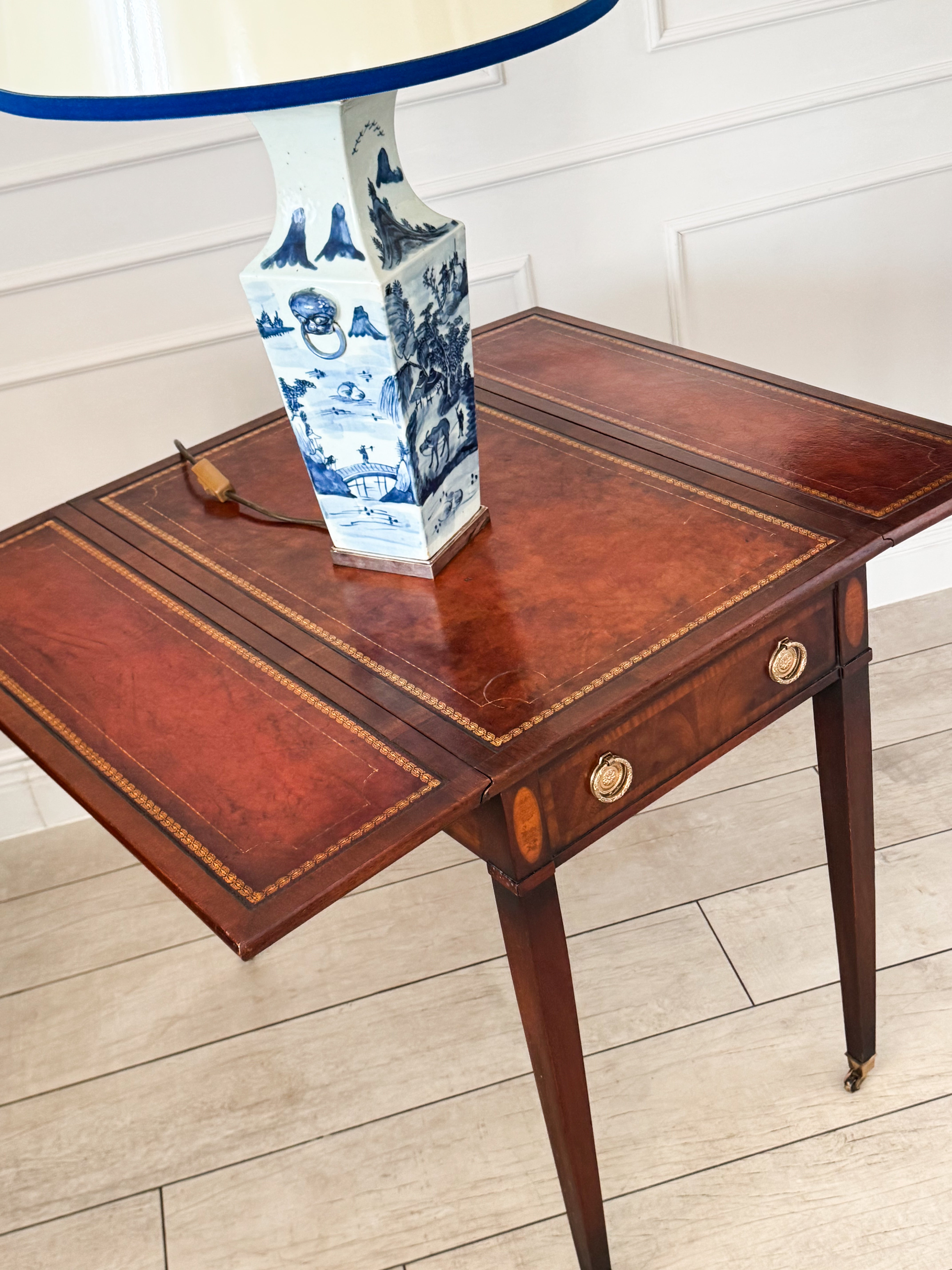 ANTIQUE ENGLISH PEMBROKE TABLE WITH FOLDING TOP