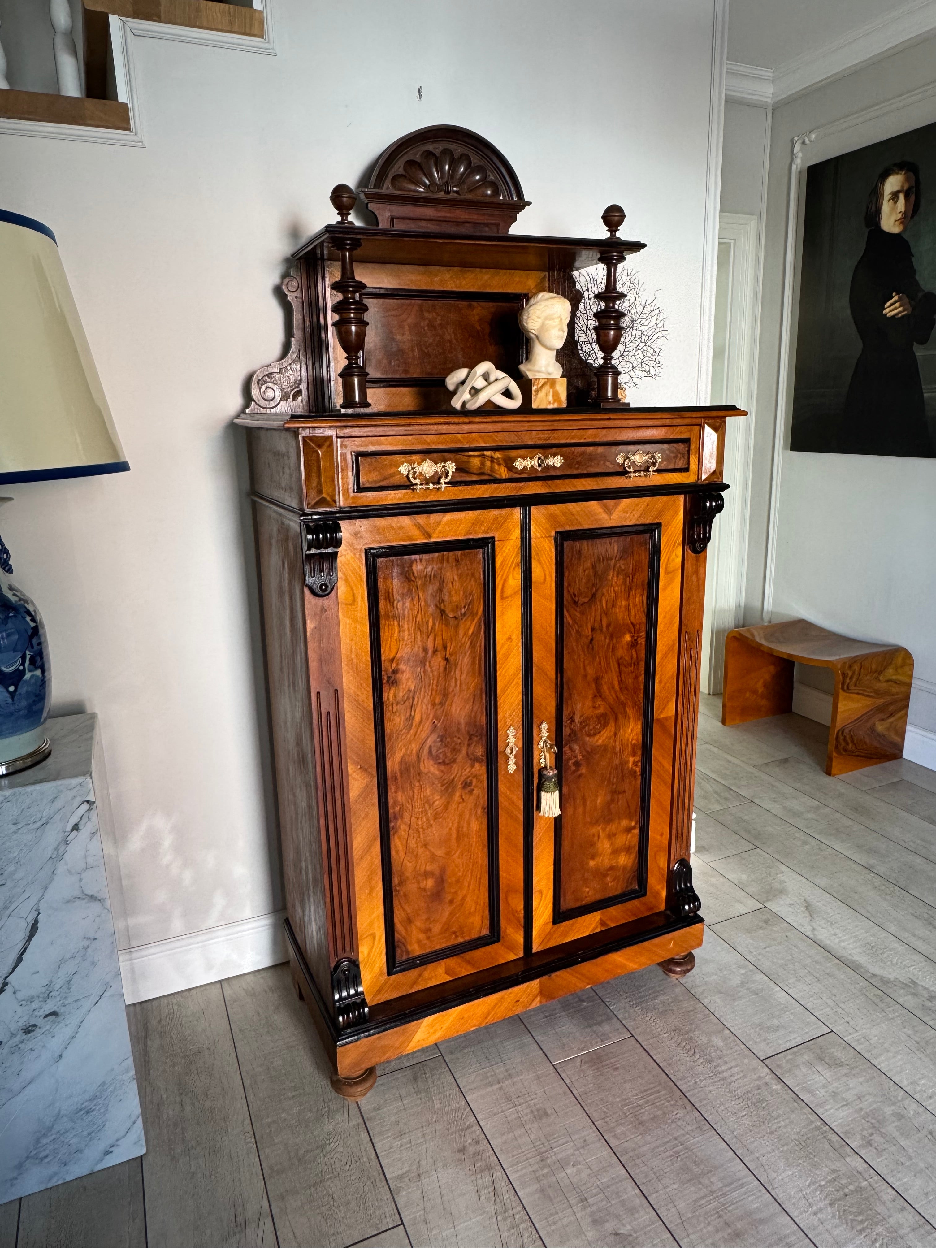 ANTIQUE FOUNDER'S TIME VERTICAL CABINET IN WALNUT