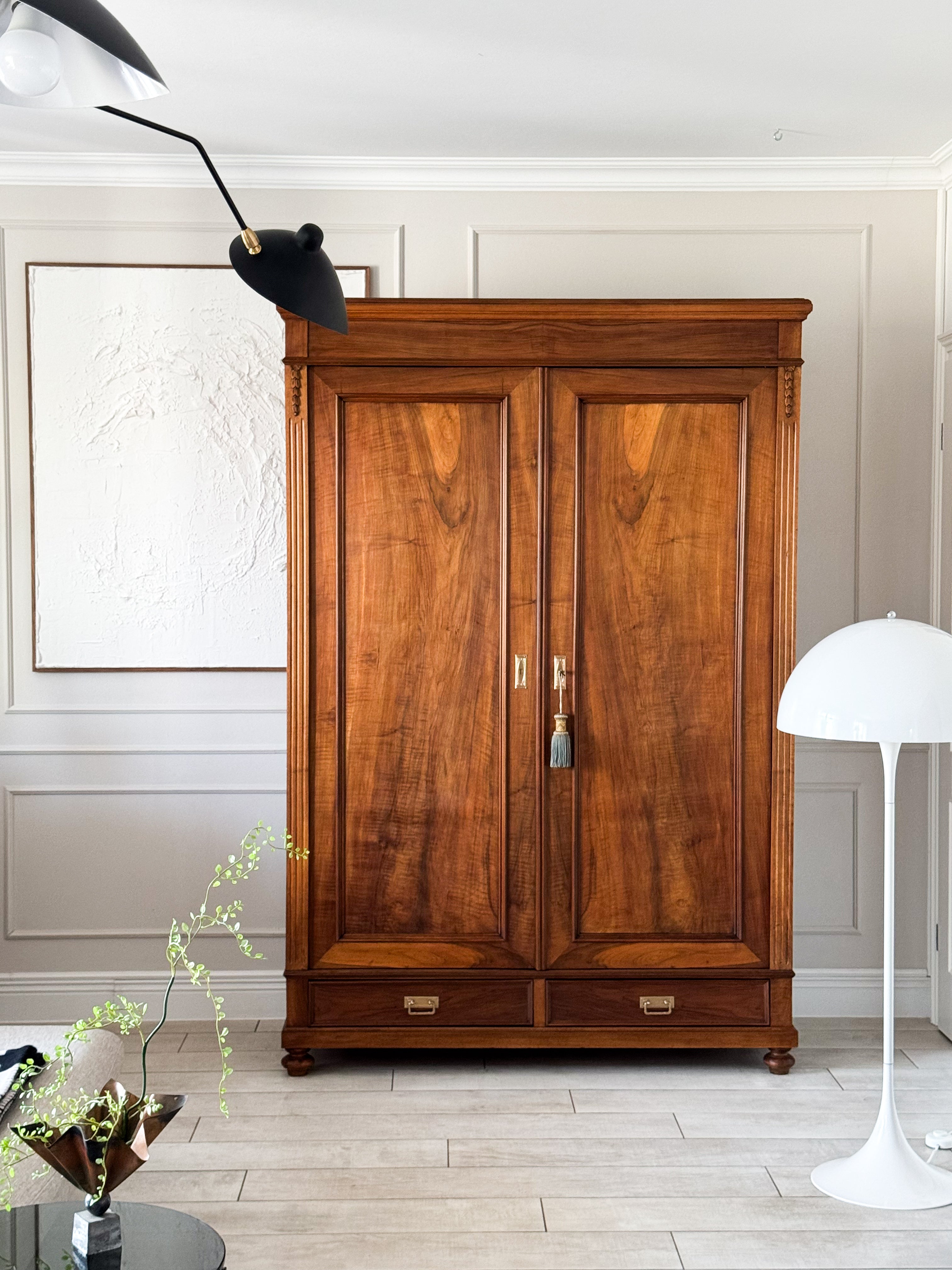 ANTIKER FRANZÖSISCHER SCHRANK AUS NUSSBAUM