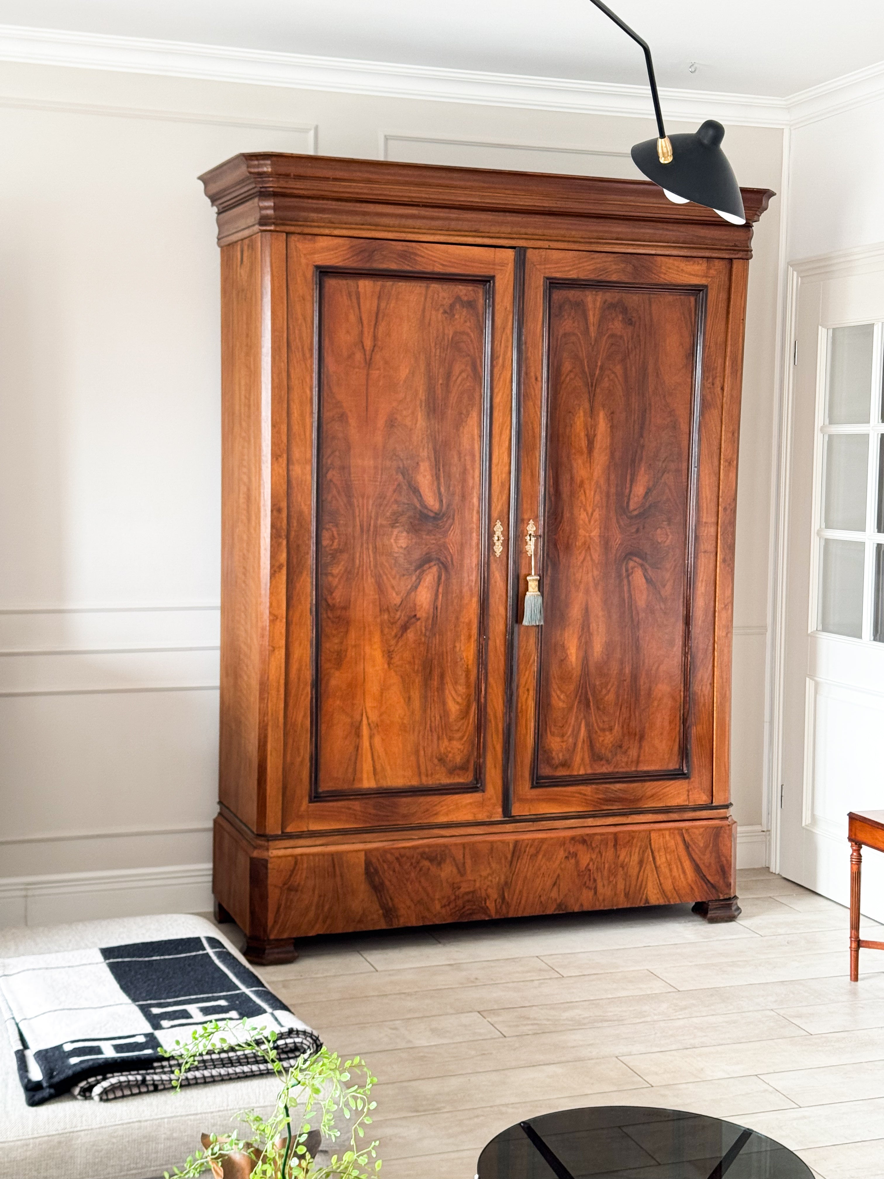 ANTIQUE FRENCH CABINET MADE OF WALNUT