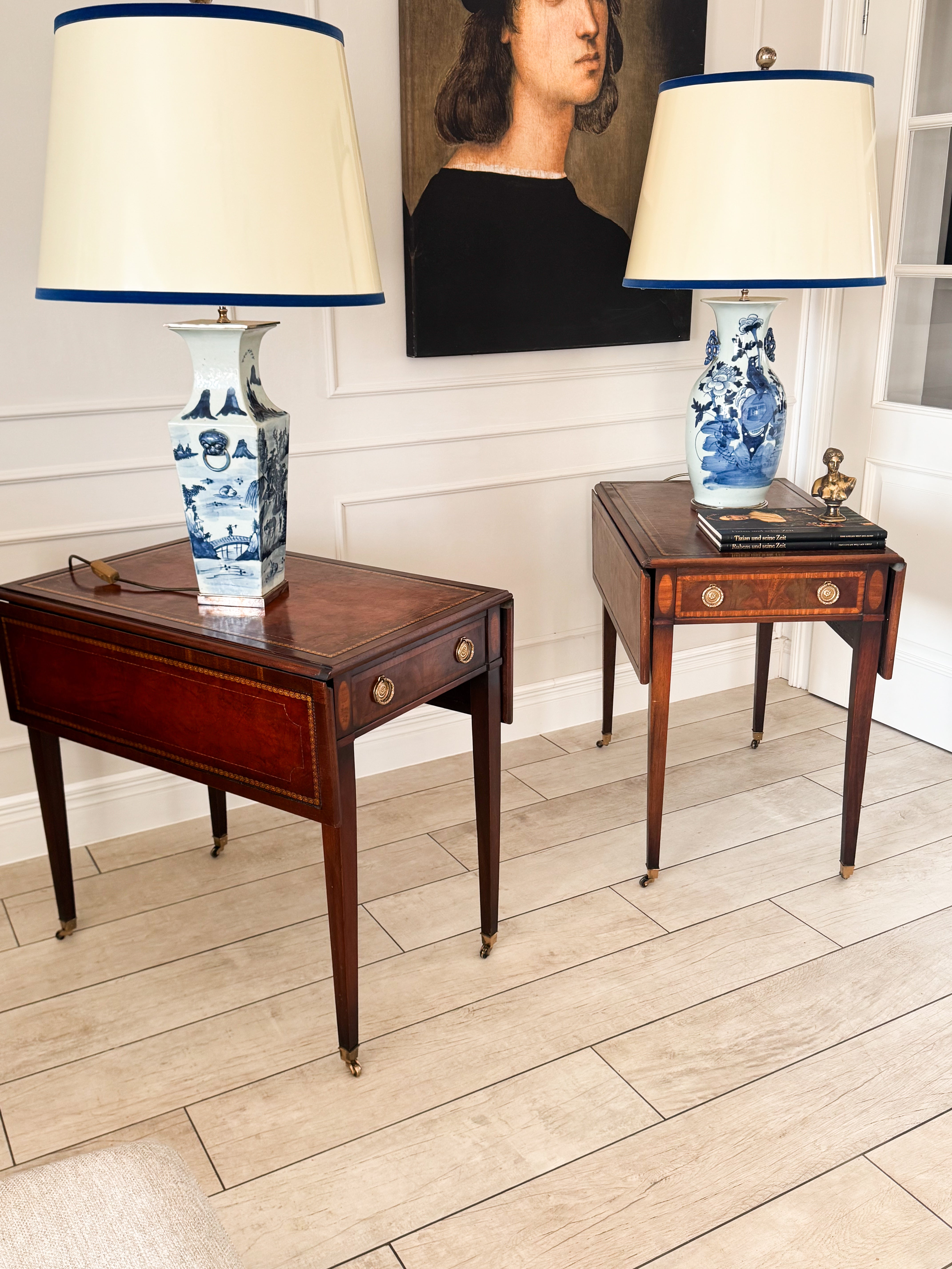 ANTIQUE ENGLISH PEMBROKE TABLE WITH FOLDING TOP