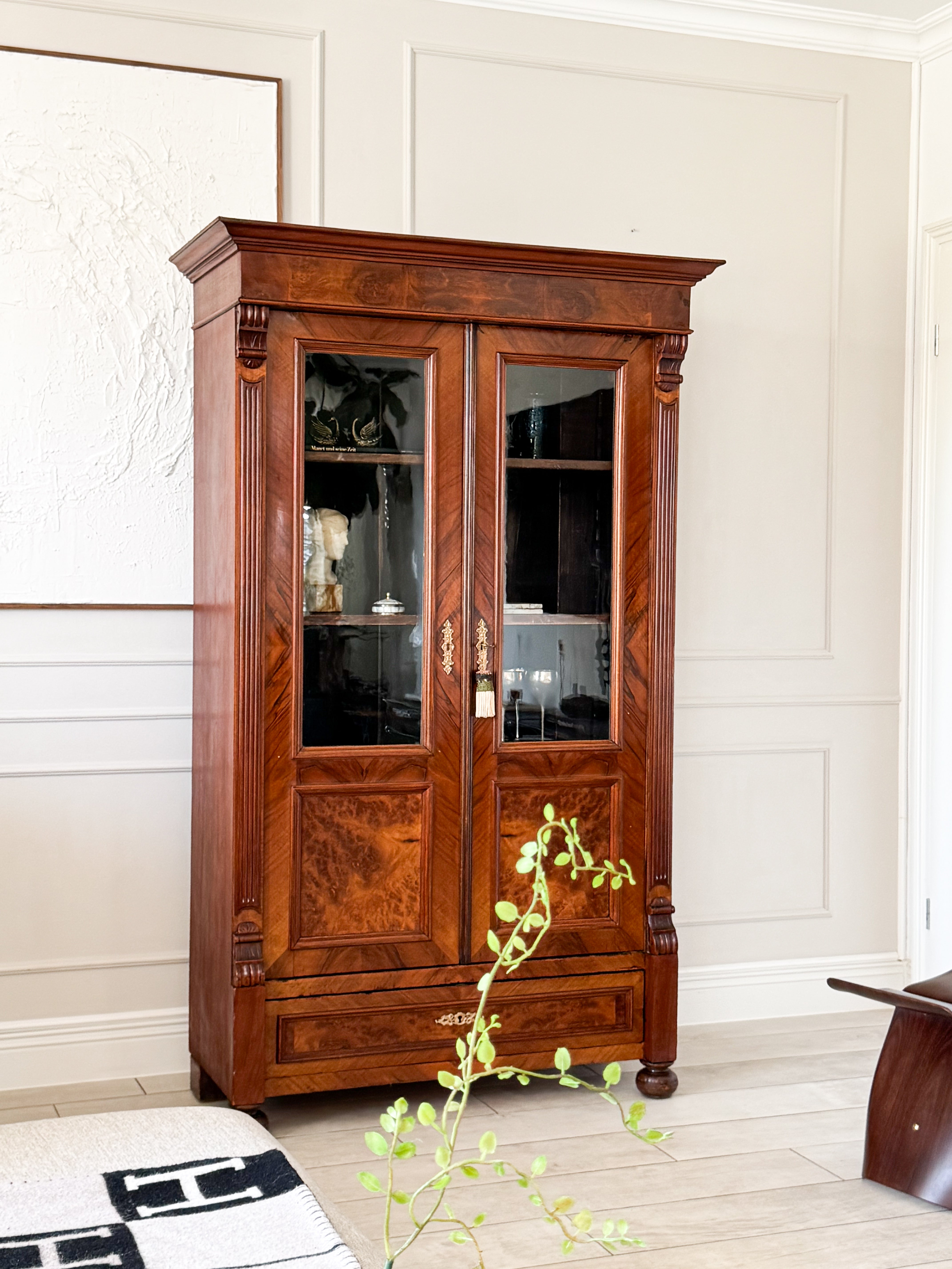 Antique walnut display cabinet from the Gründerzeit period