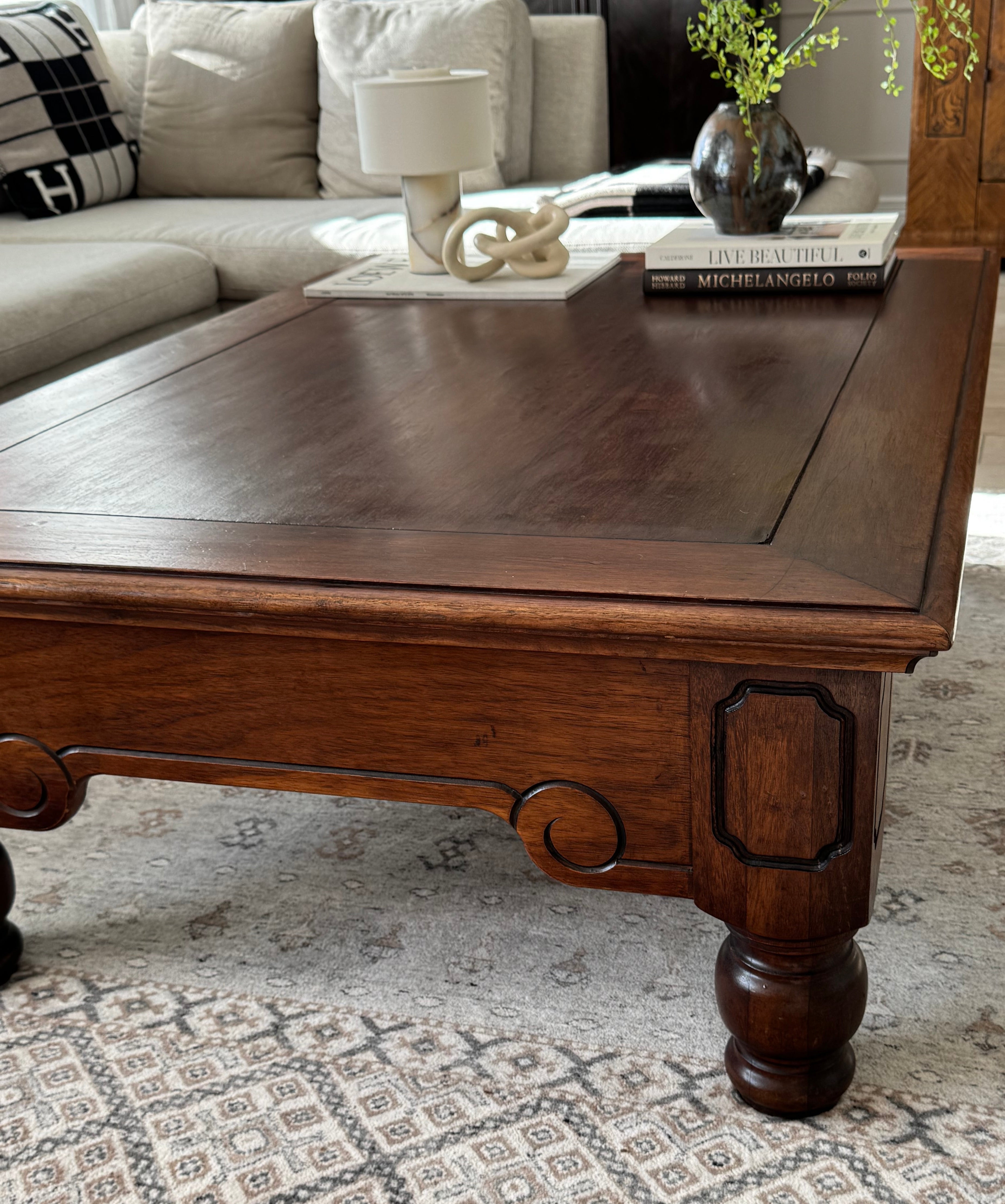 VINTAGE COUCHTISCH NUSSBAUM LANDHAUSSTIL