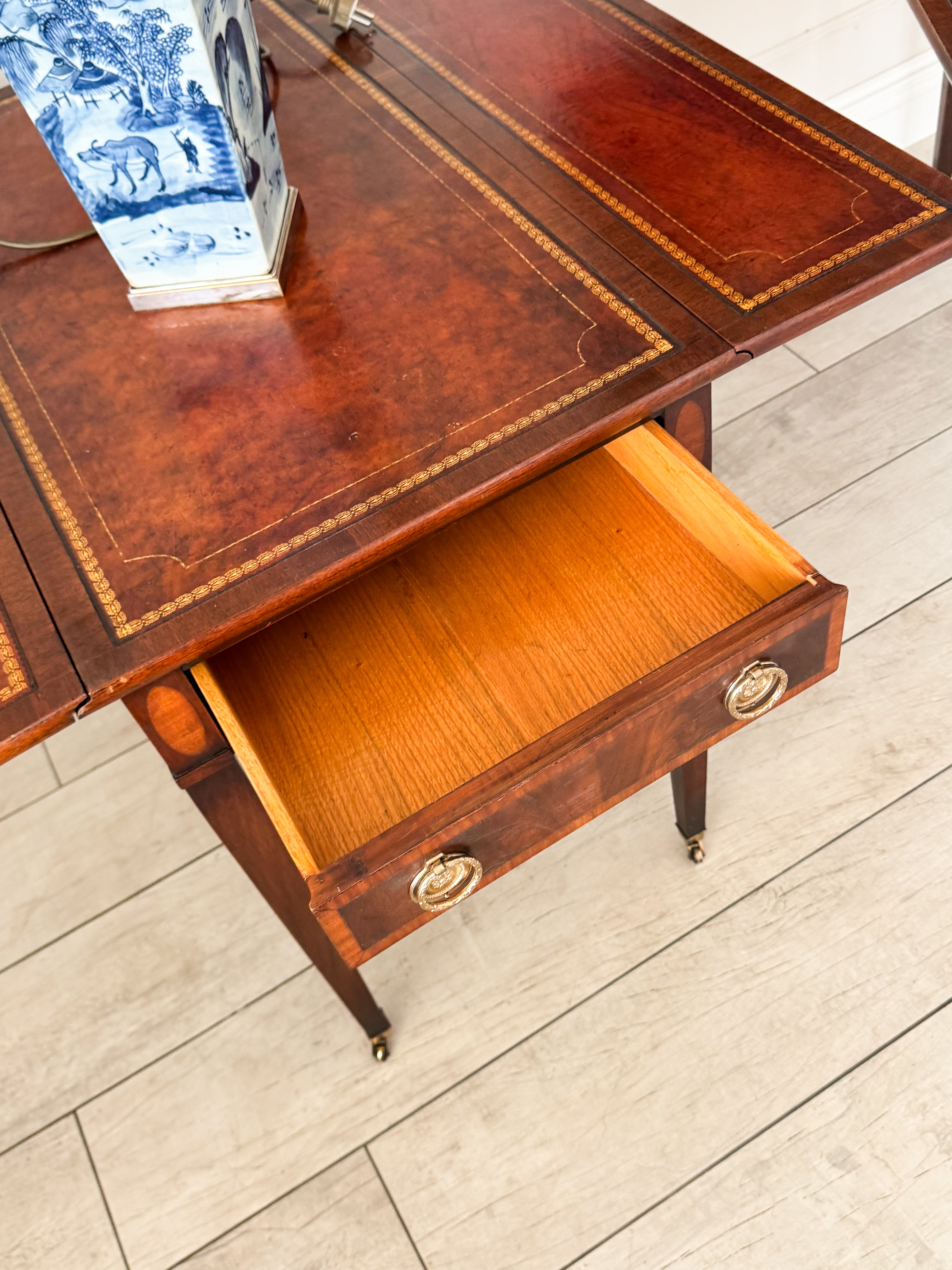 ANTIQUE ENGLISH PEMBROKE TABLE WITH FOLDING TOP