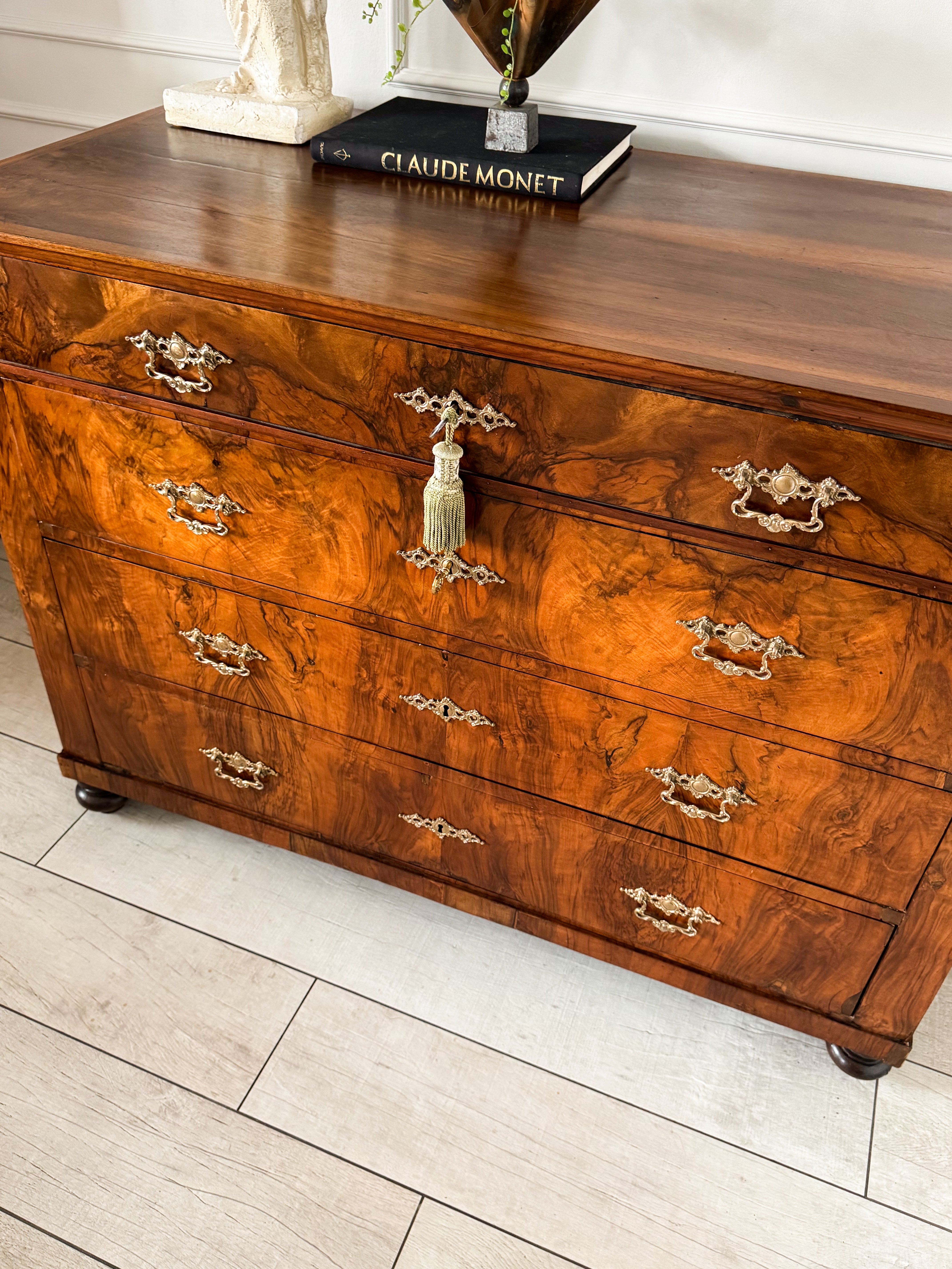 ANTIQUE BIEDERMEIER CHEST OF DRAWERS MADE OF WALNUT BEAUTIFUL GRAIN