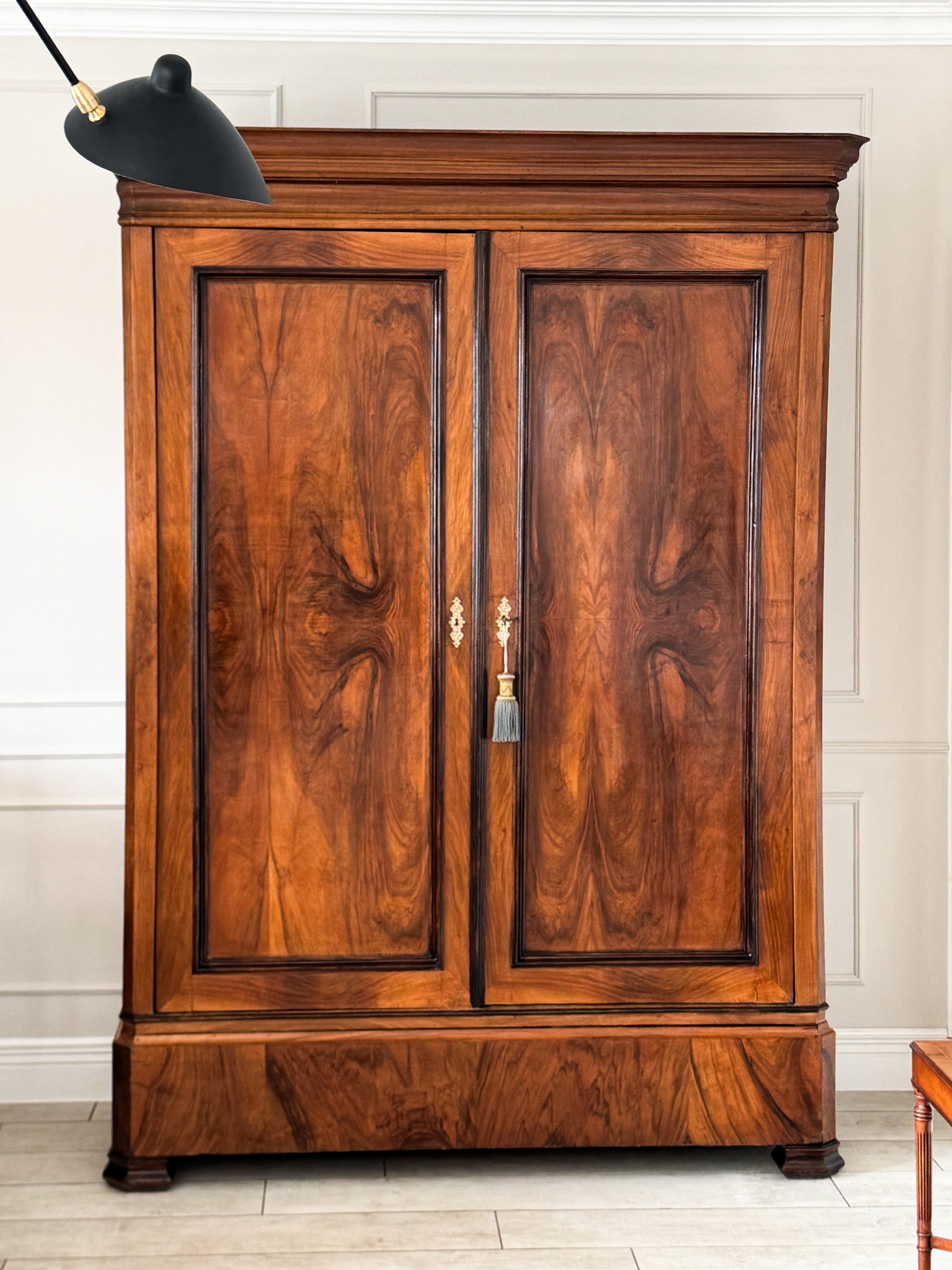 ANTIQUE FRENCH CABINET MADE OF WALNUT
