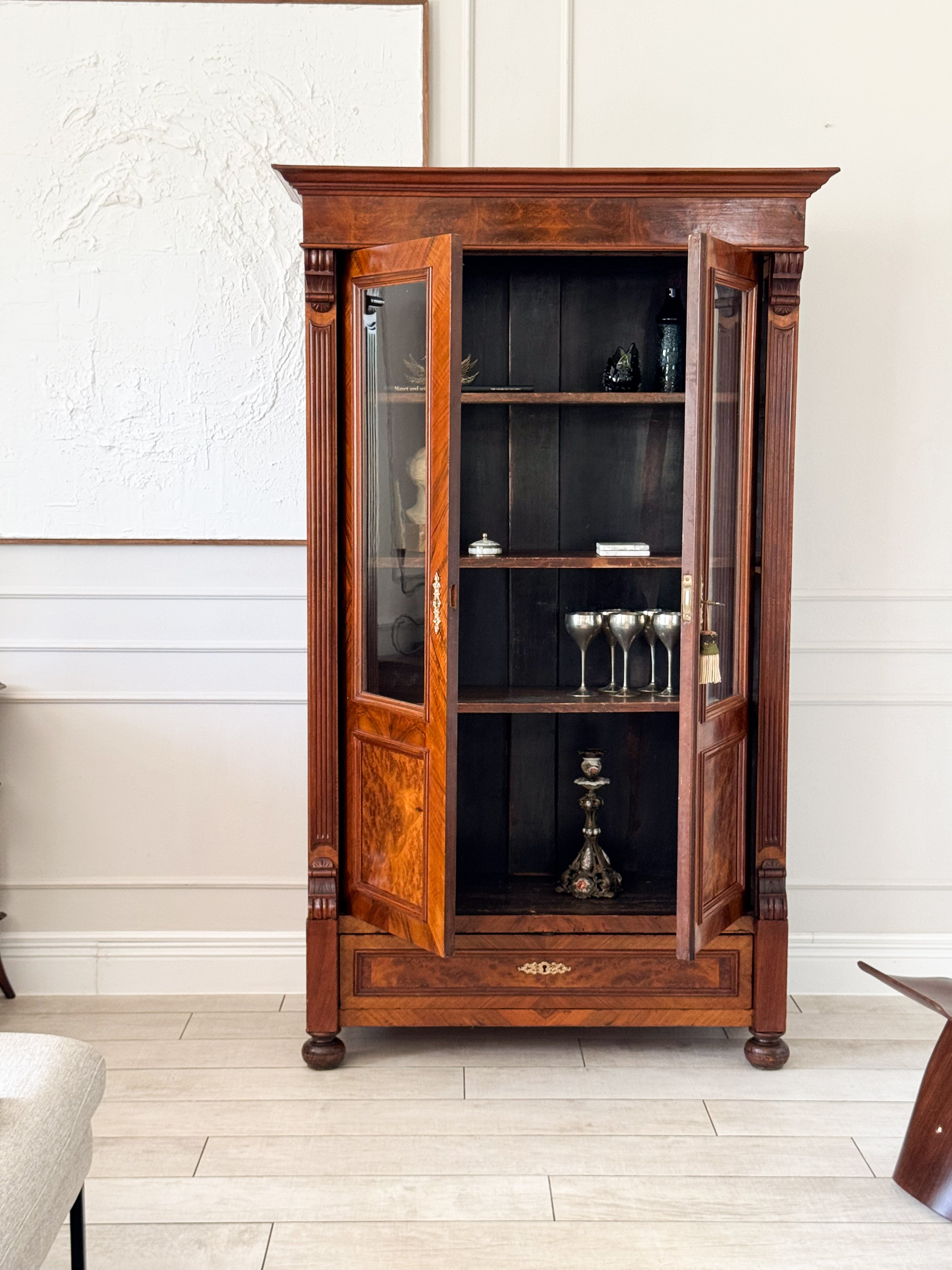 Antique walnut display cabinet from the Gründerzeit period