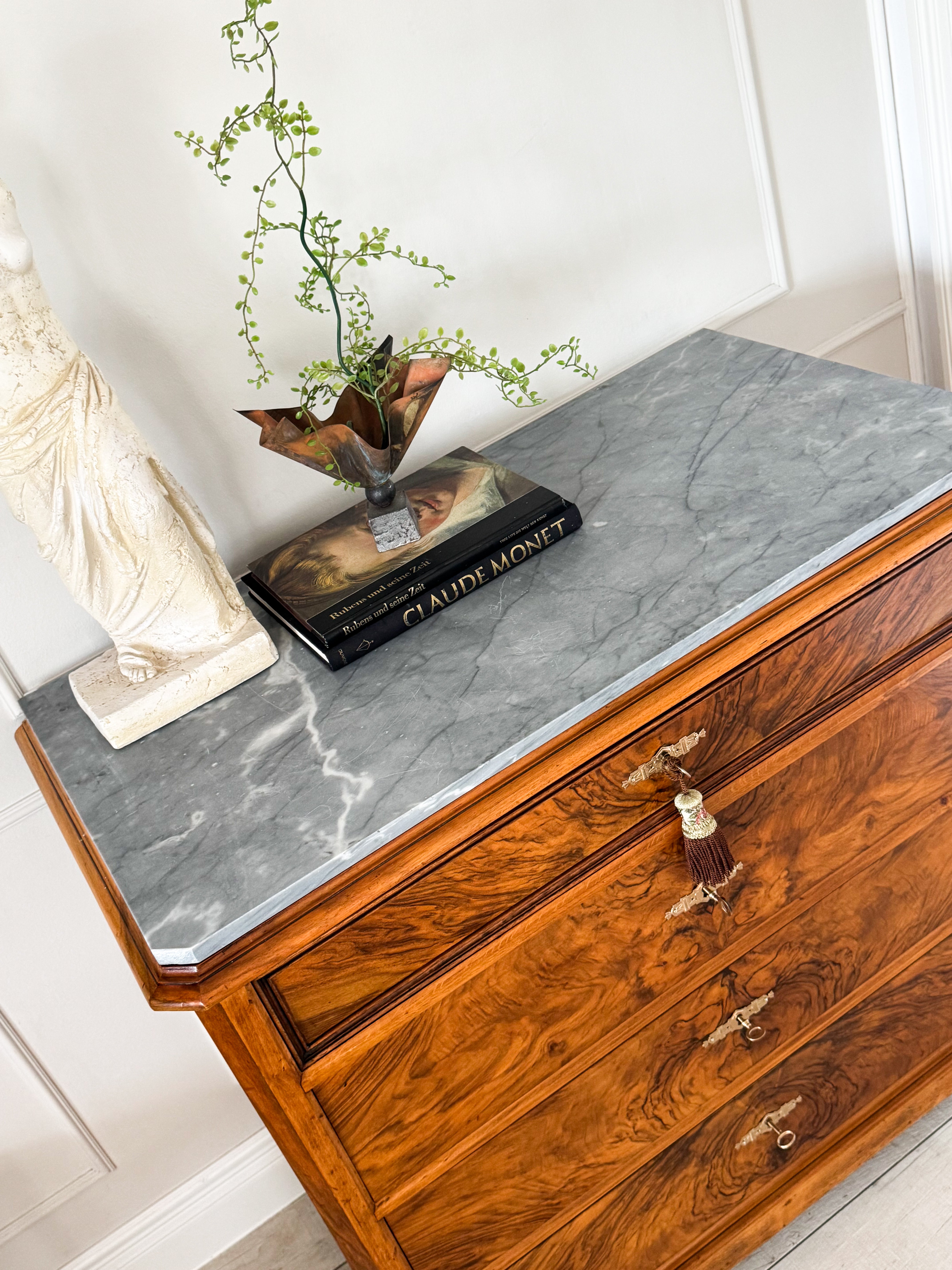 Beautiful Antique Chest of Drawers with Marble Top
