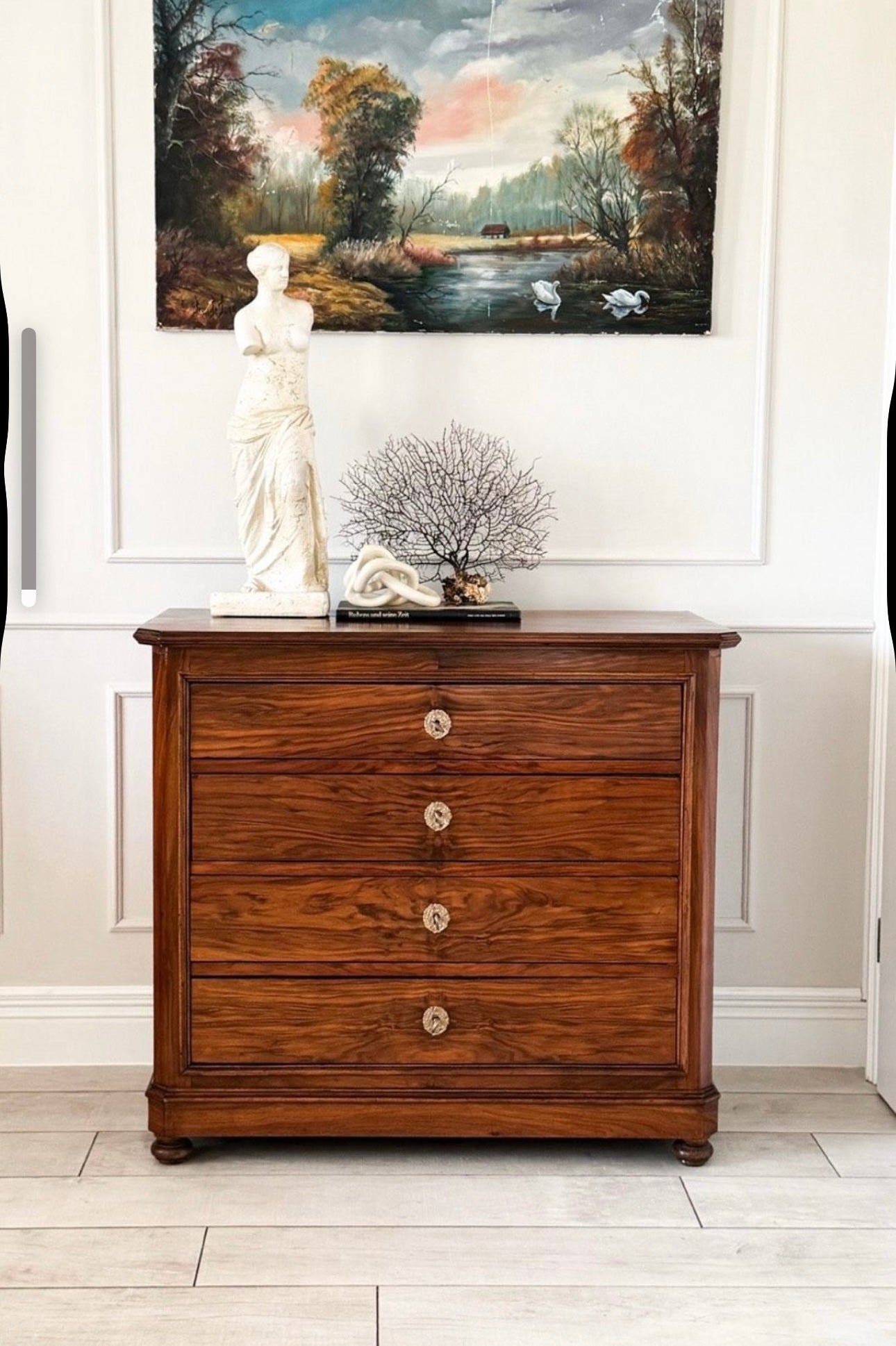 ANTIQUE BEAUTIFUL CHEST OF DRAWERS MADE OF WALNUT